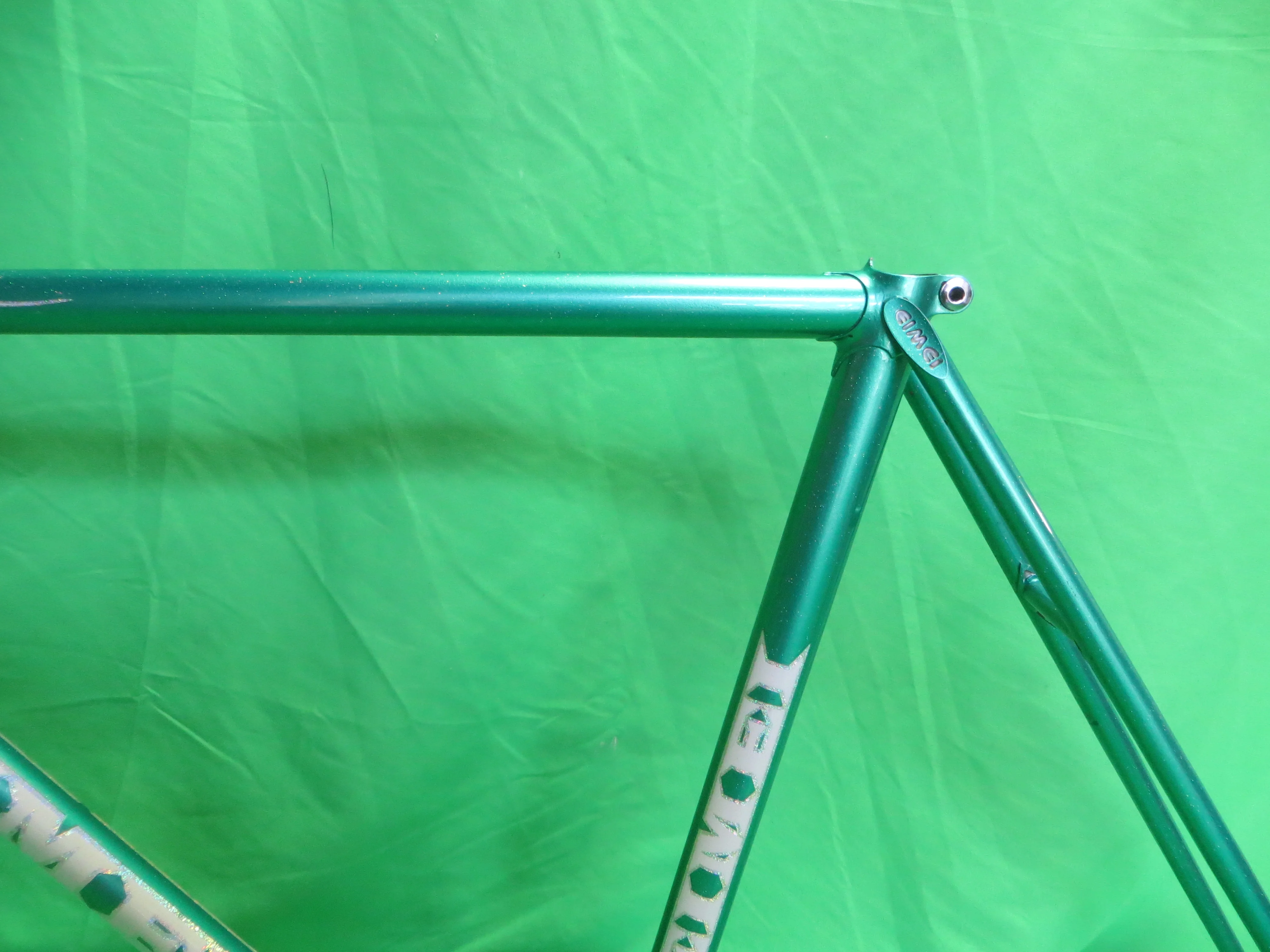 EIMEI // Green Metallic with Rainbow Flake // 52cm - Image 5