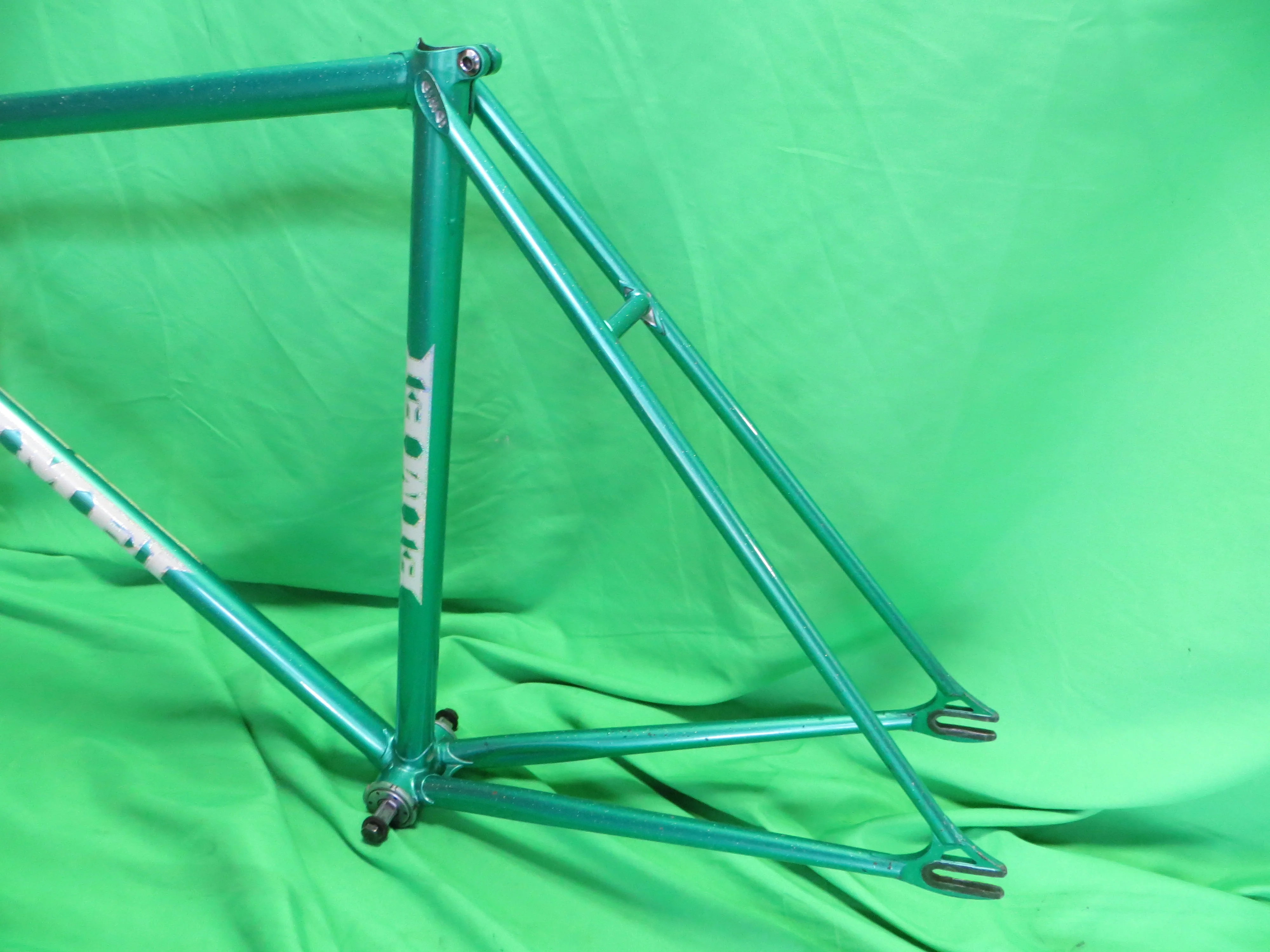 EIMEI // Green Metallic with Rainbow Flake // 52cm - Image 8