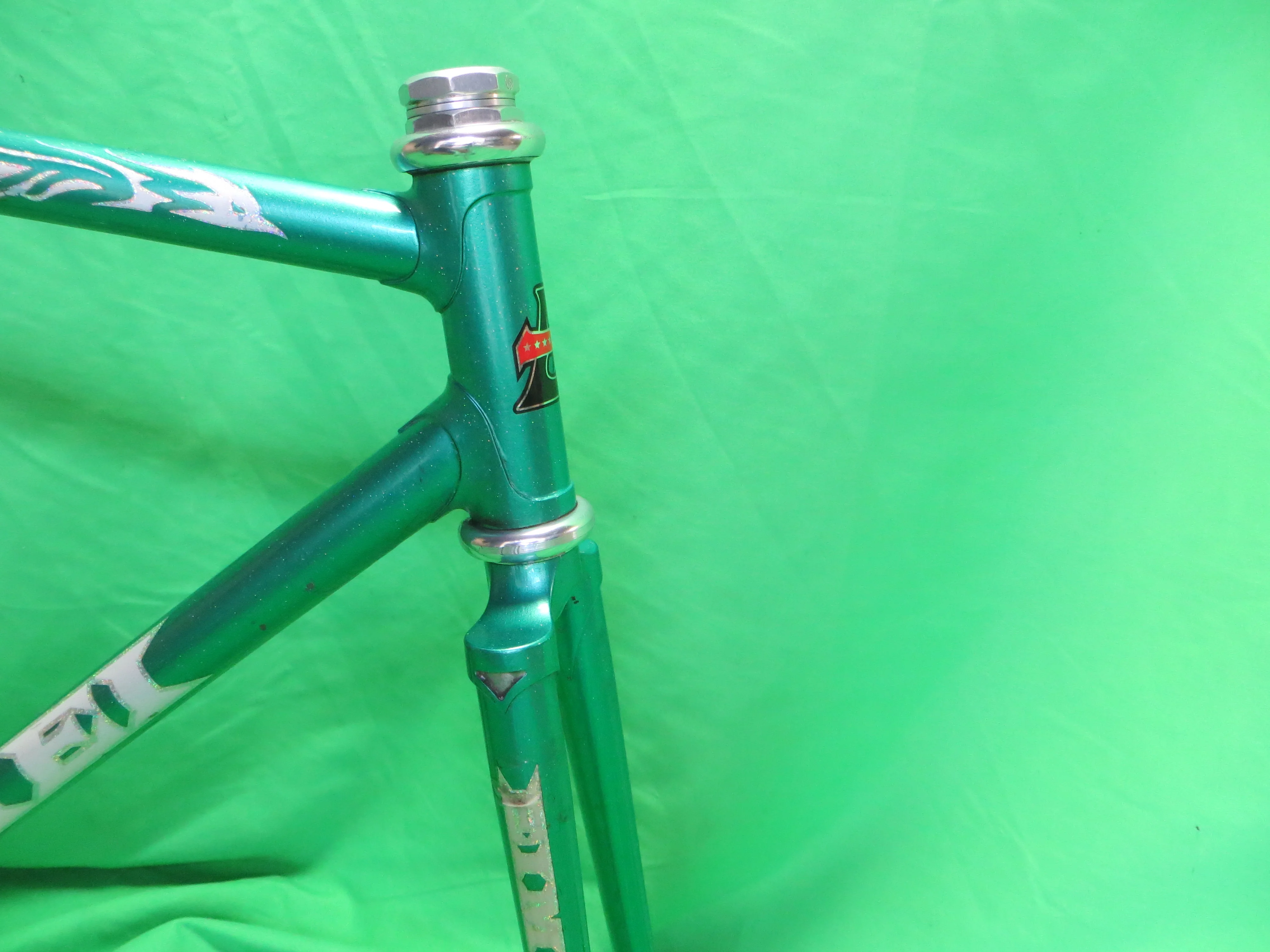 EIMEI // Green Metallic with Rainbow Flake // 52cm - Image 9