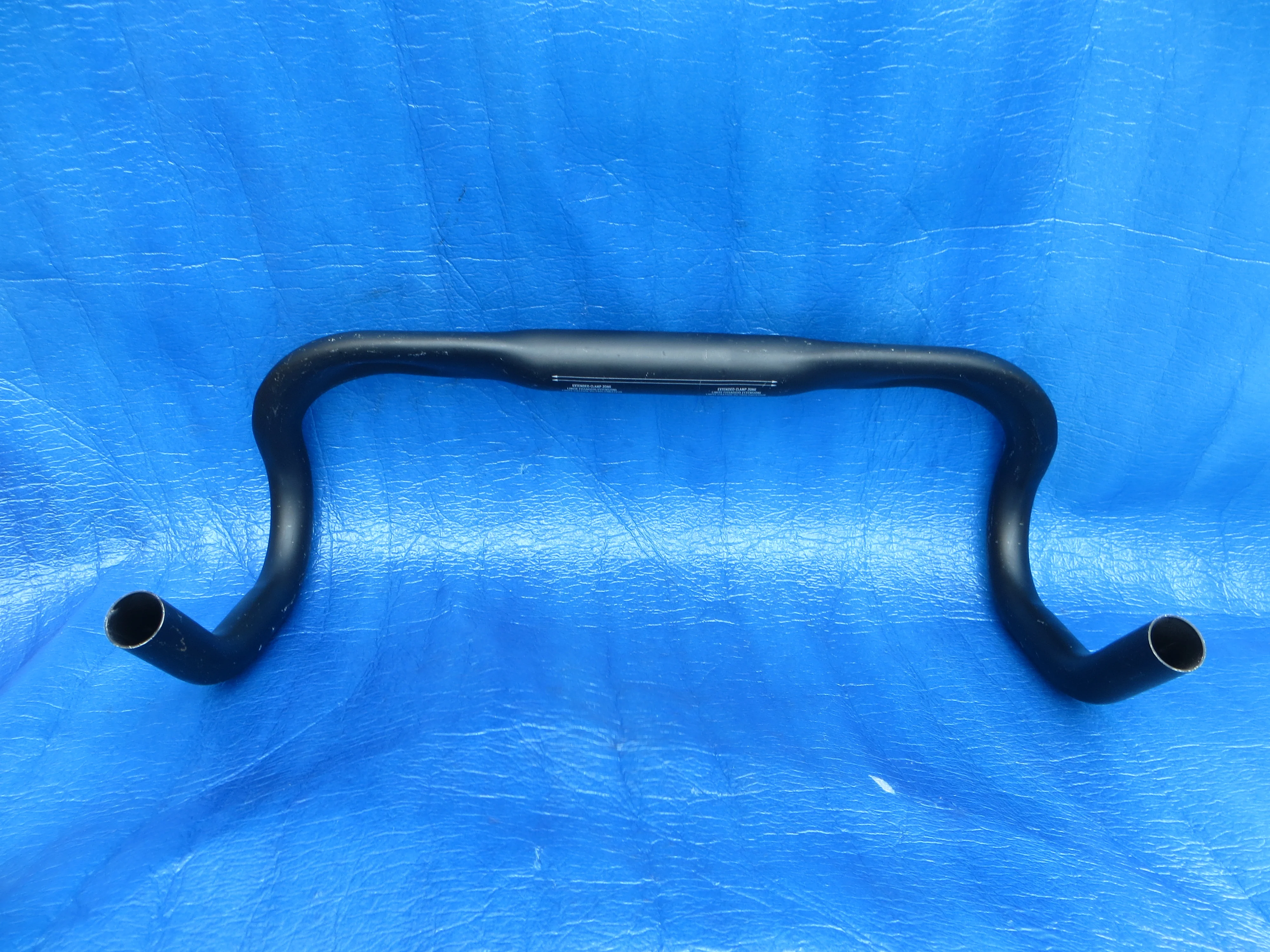 FSA Full Speed Ahead 420mm Aluminium Handlebar 31.8mm Bar Clamp (25032604) - Image 4