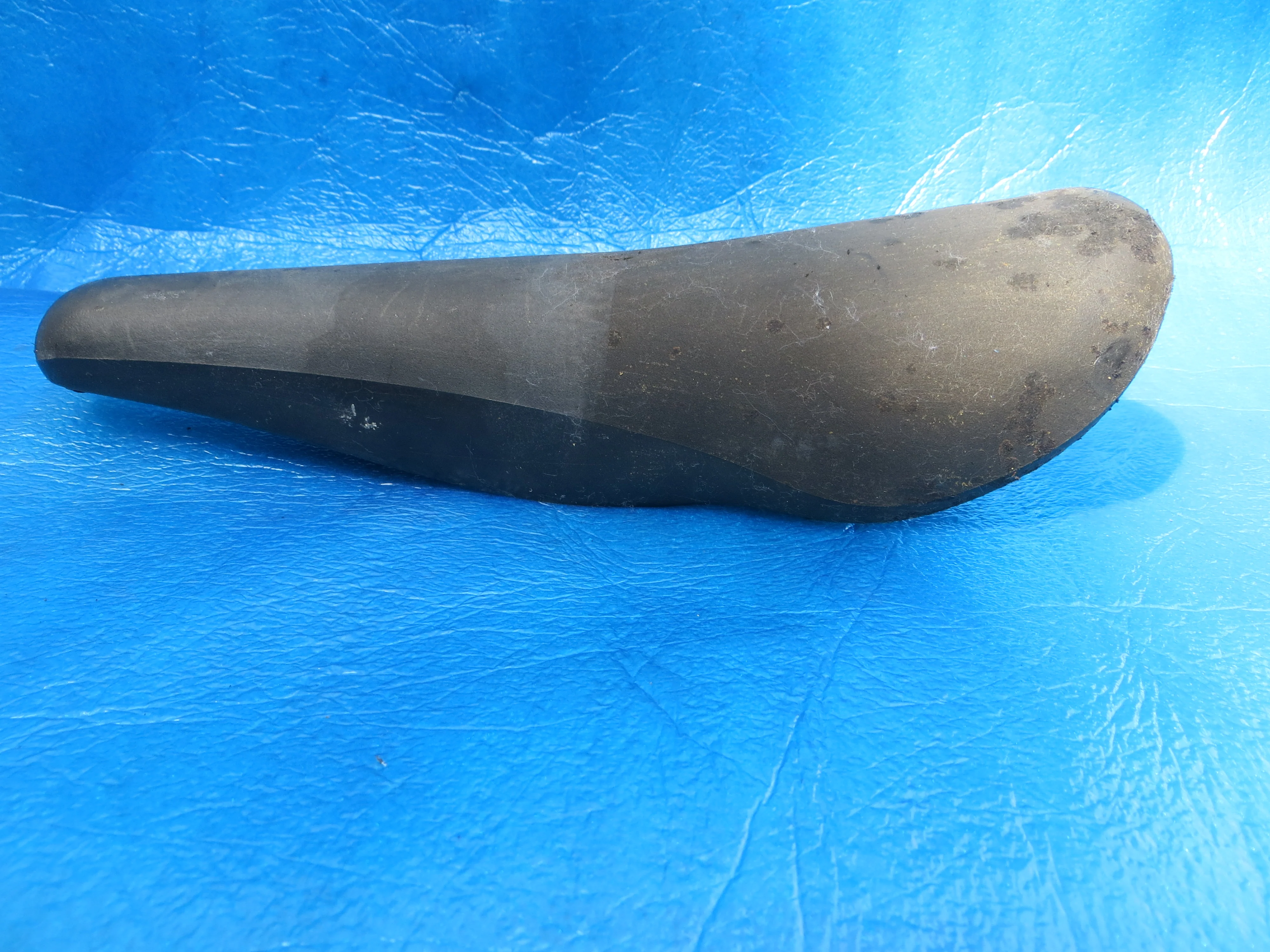 Fujita Seamless Y.F.C PISTA NJS Saddle 44mm (23061801) - Image 3