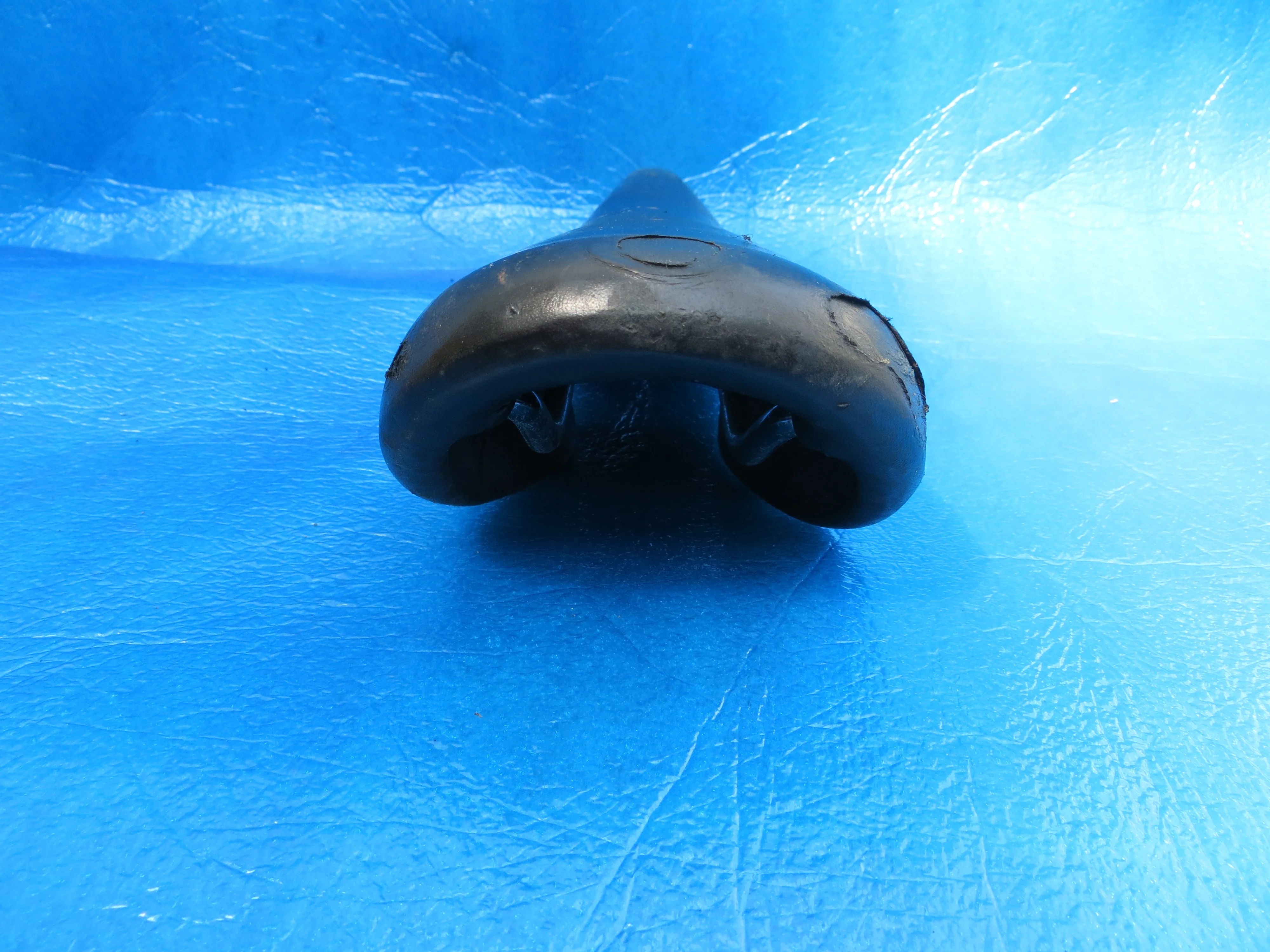 Fujita Seamless Y.F.C PISTA NJS Saddle 44mm (23061802) - Image 4