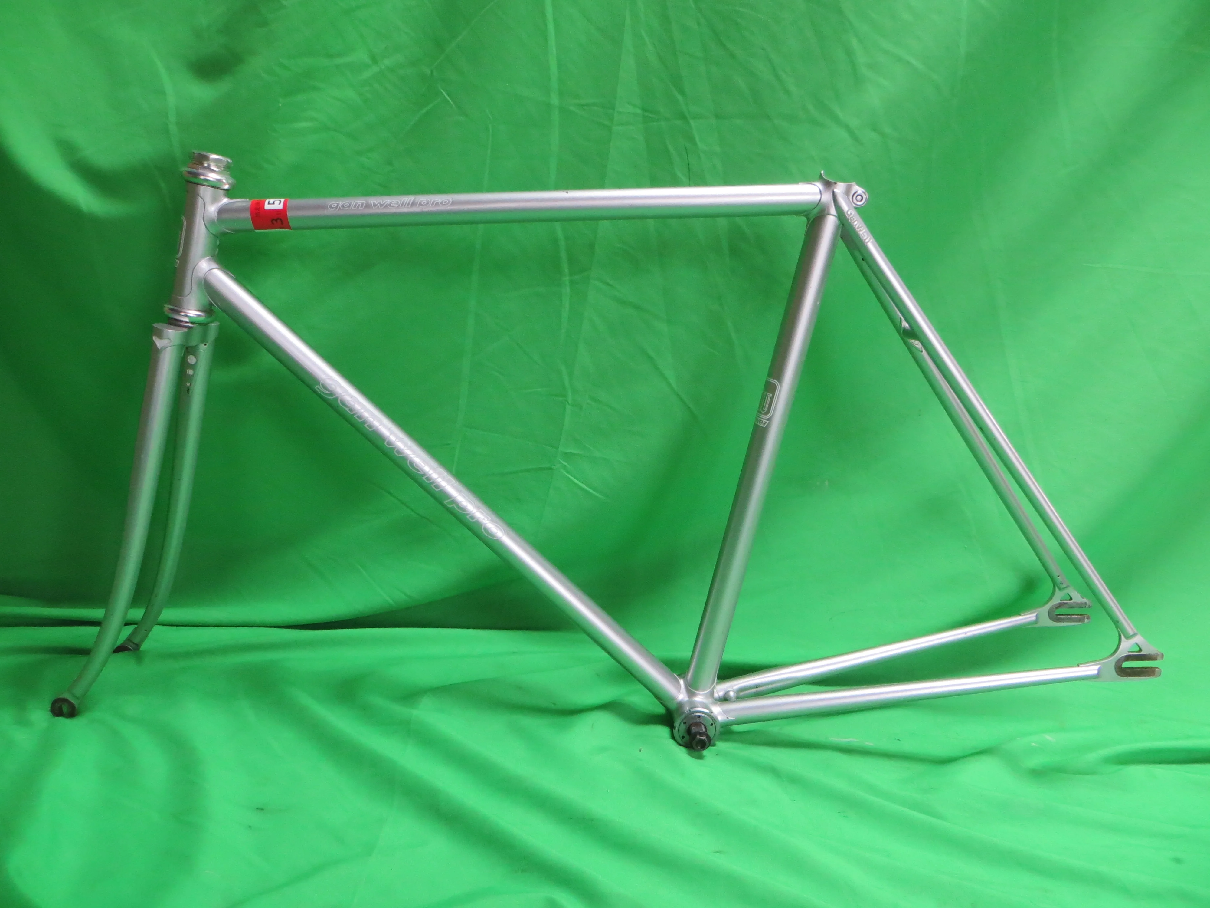 Gan Well Pro // Platinum Silver // 50.5cm