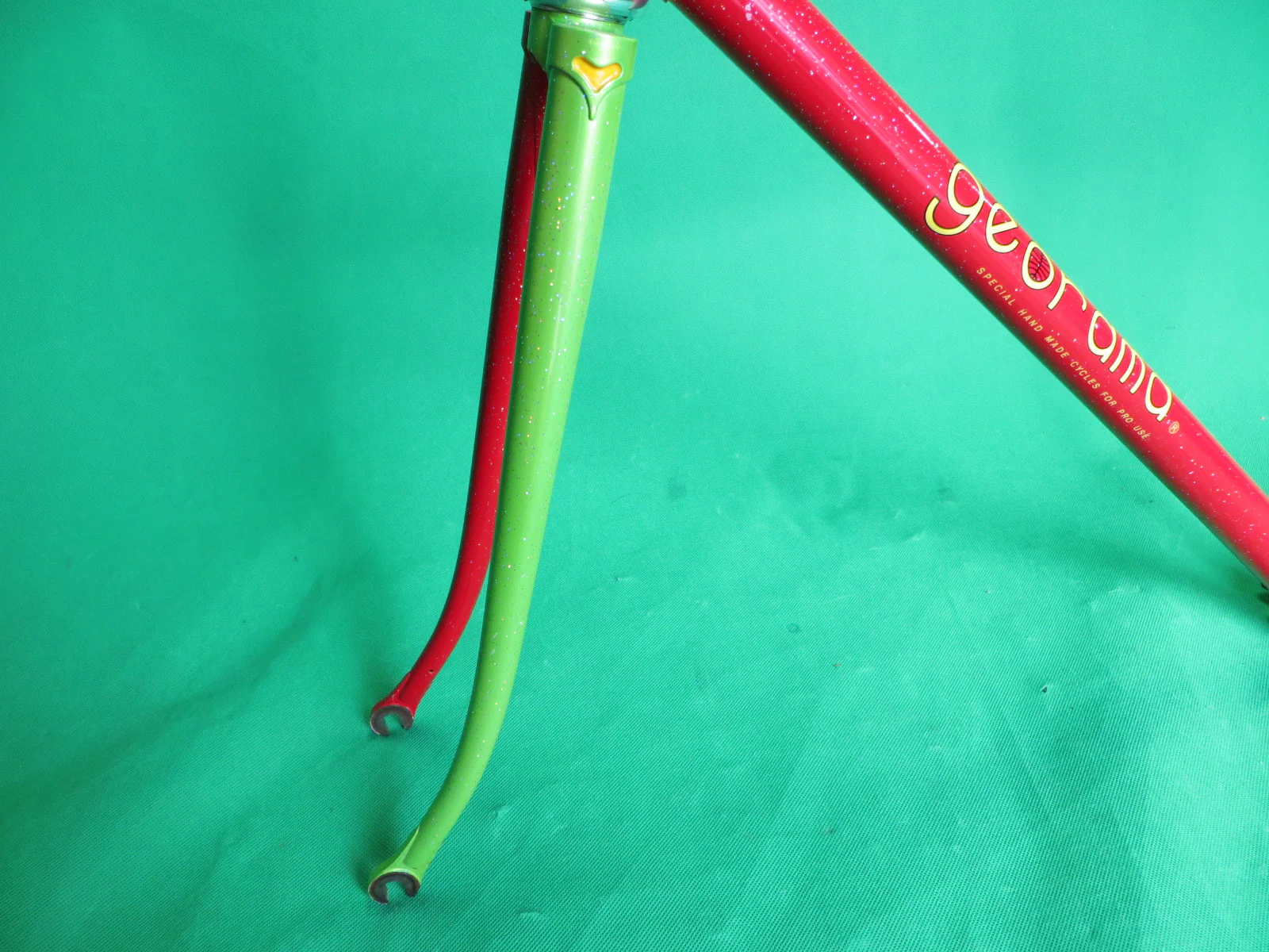 GEORAMA // red-green two-tone // 51.5cm - Image 3