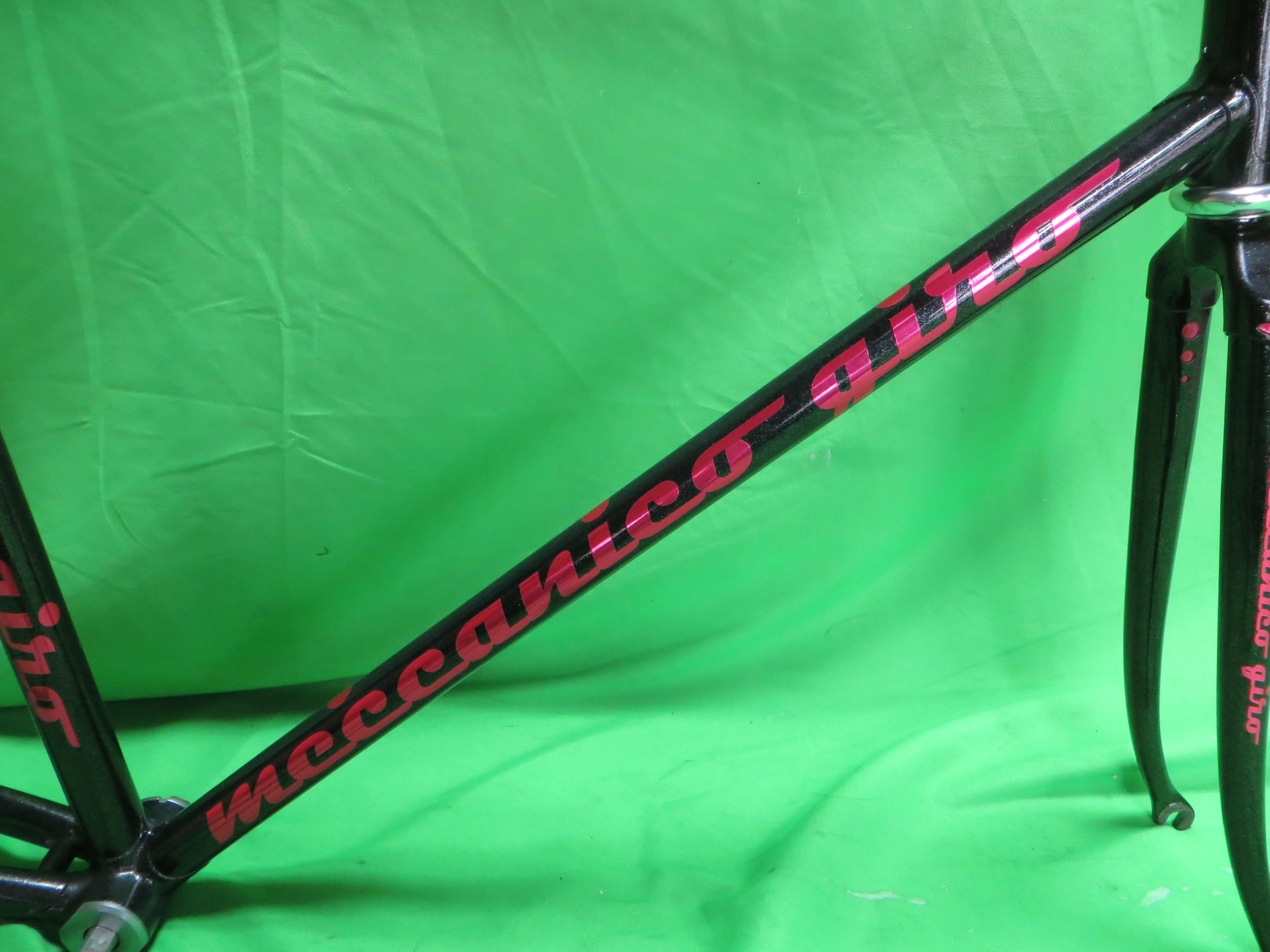 Giro // Black White Fade with Fine Silver Flake // 53.5cm - Image 13