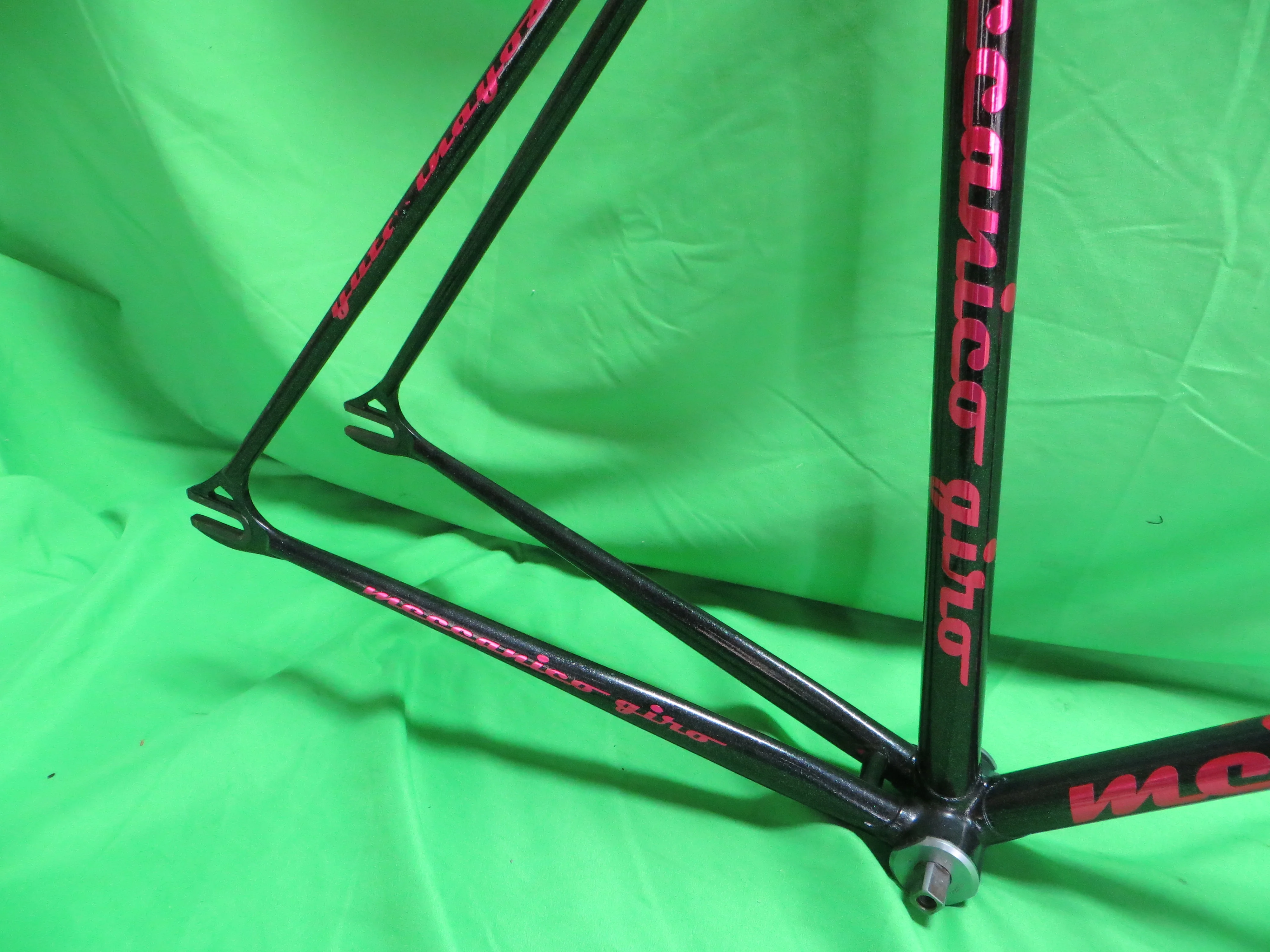 Giro // Black White Fade with Fine Silver Flake // 53.5cm - Image 14