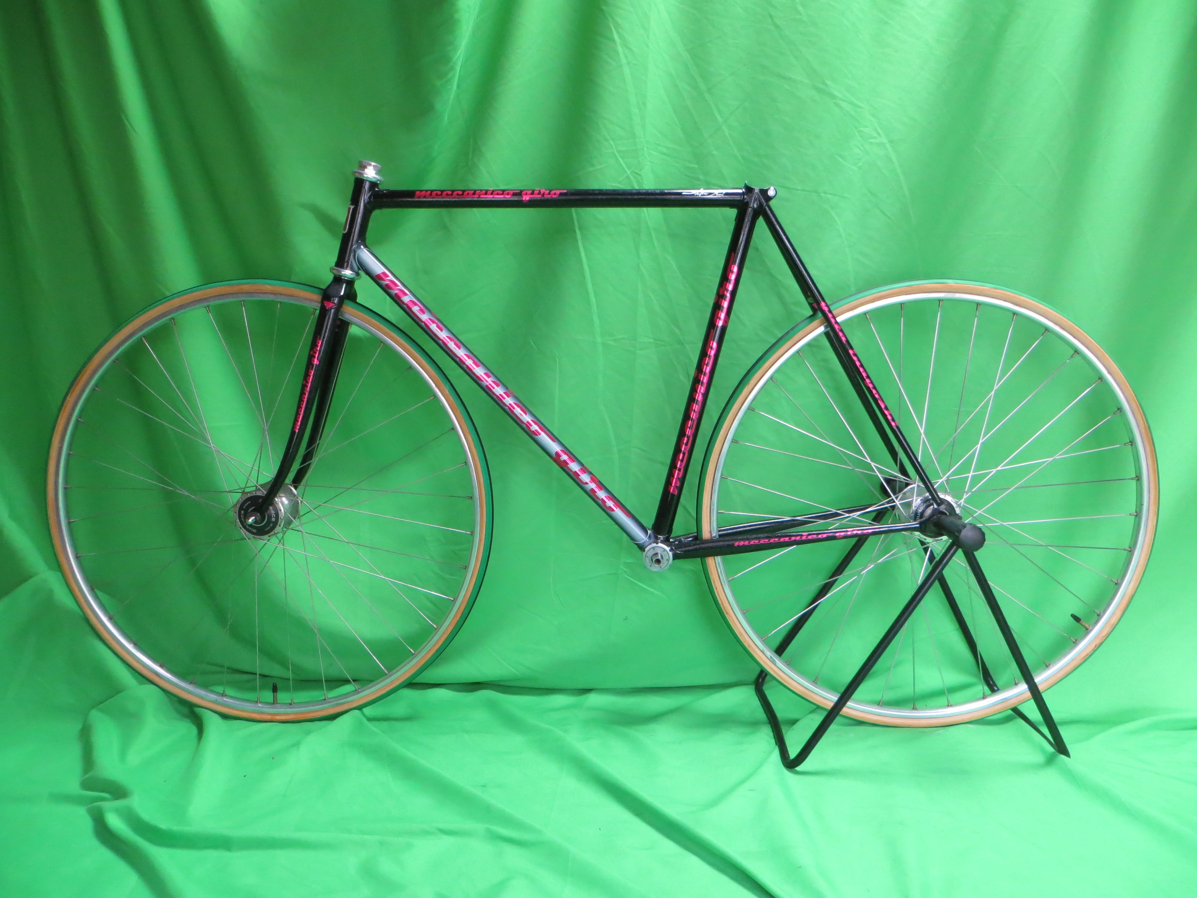 Giro // Black White Fade with Fine Silver Flake // 53.5cm - Image 16