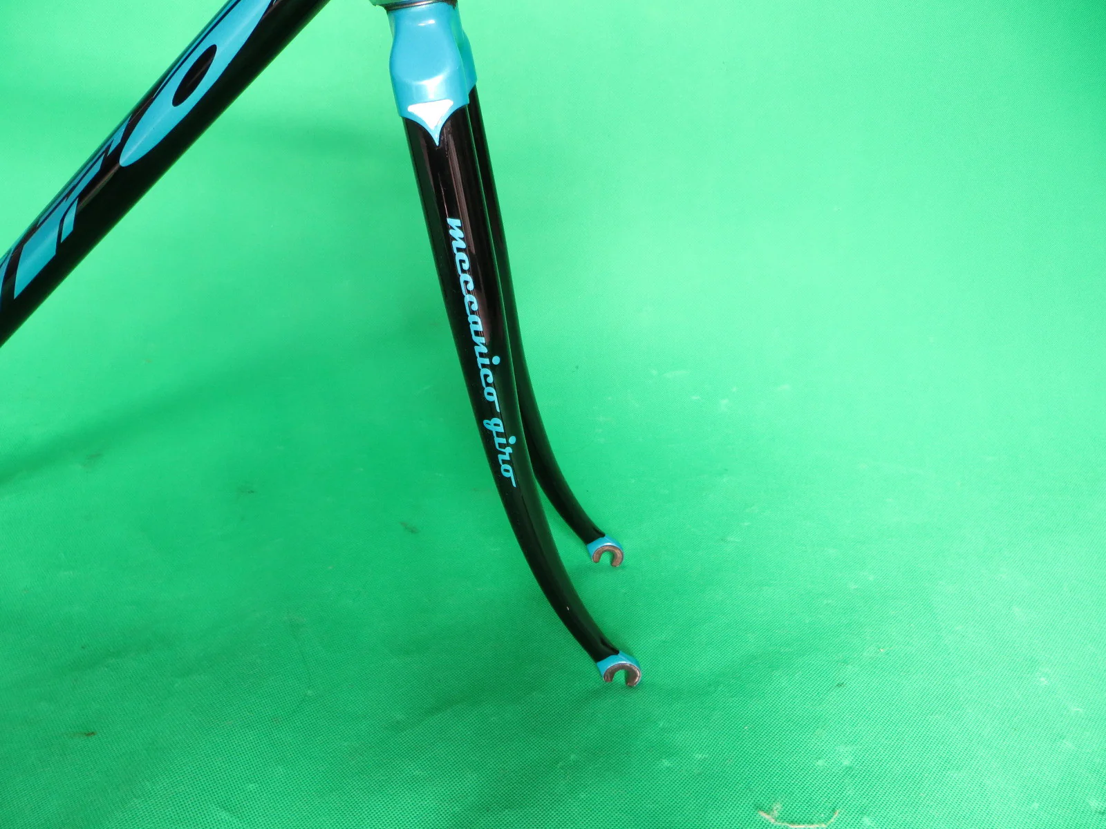 GIRO // black with blue metallic lugs // 50cm - Image 10