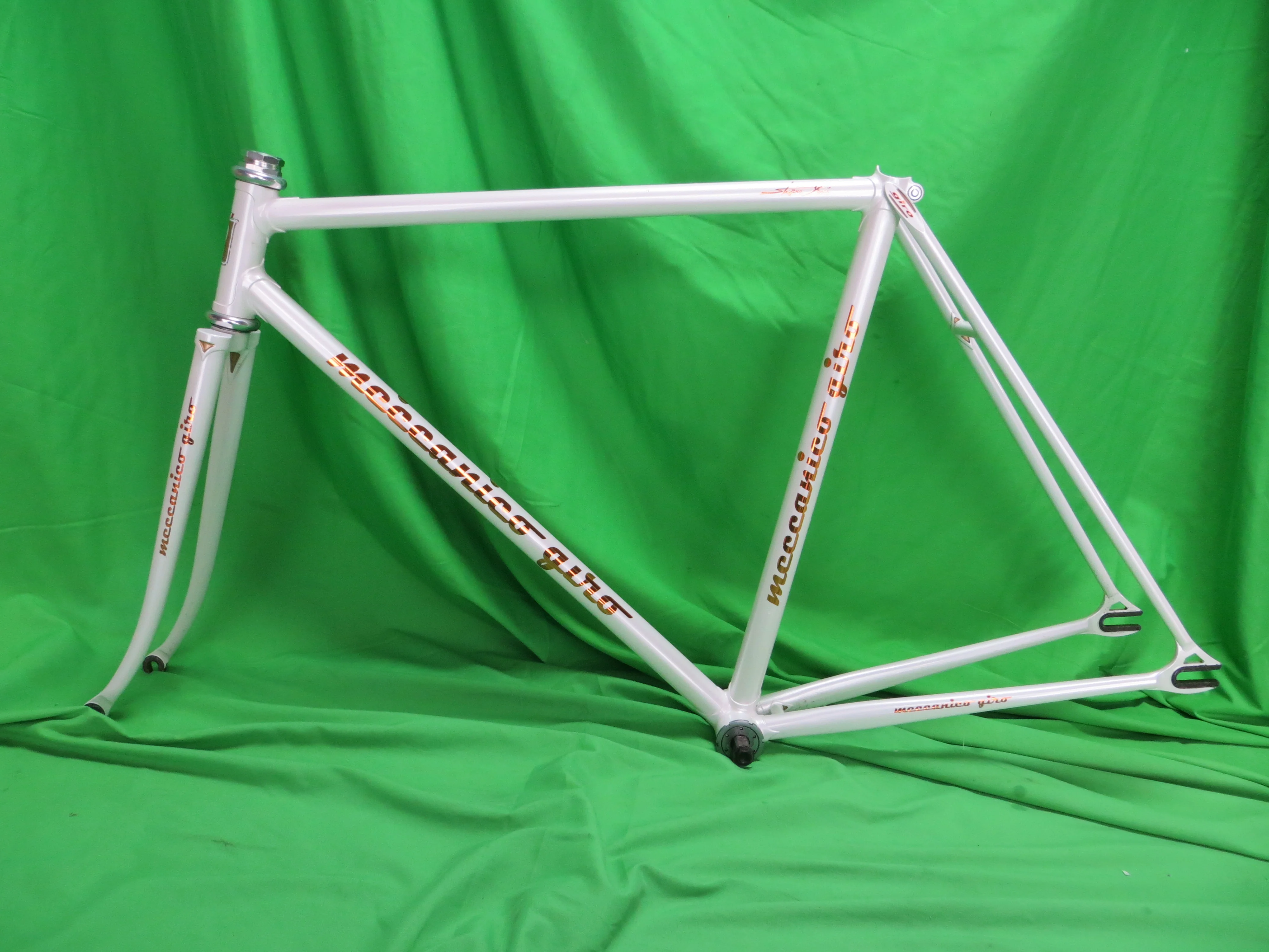 Giro // White // 51.5cm