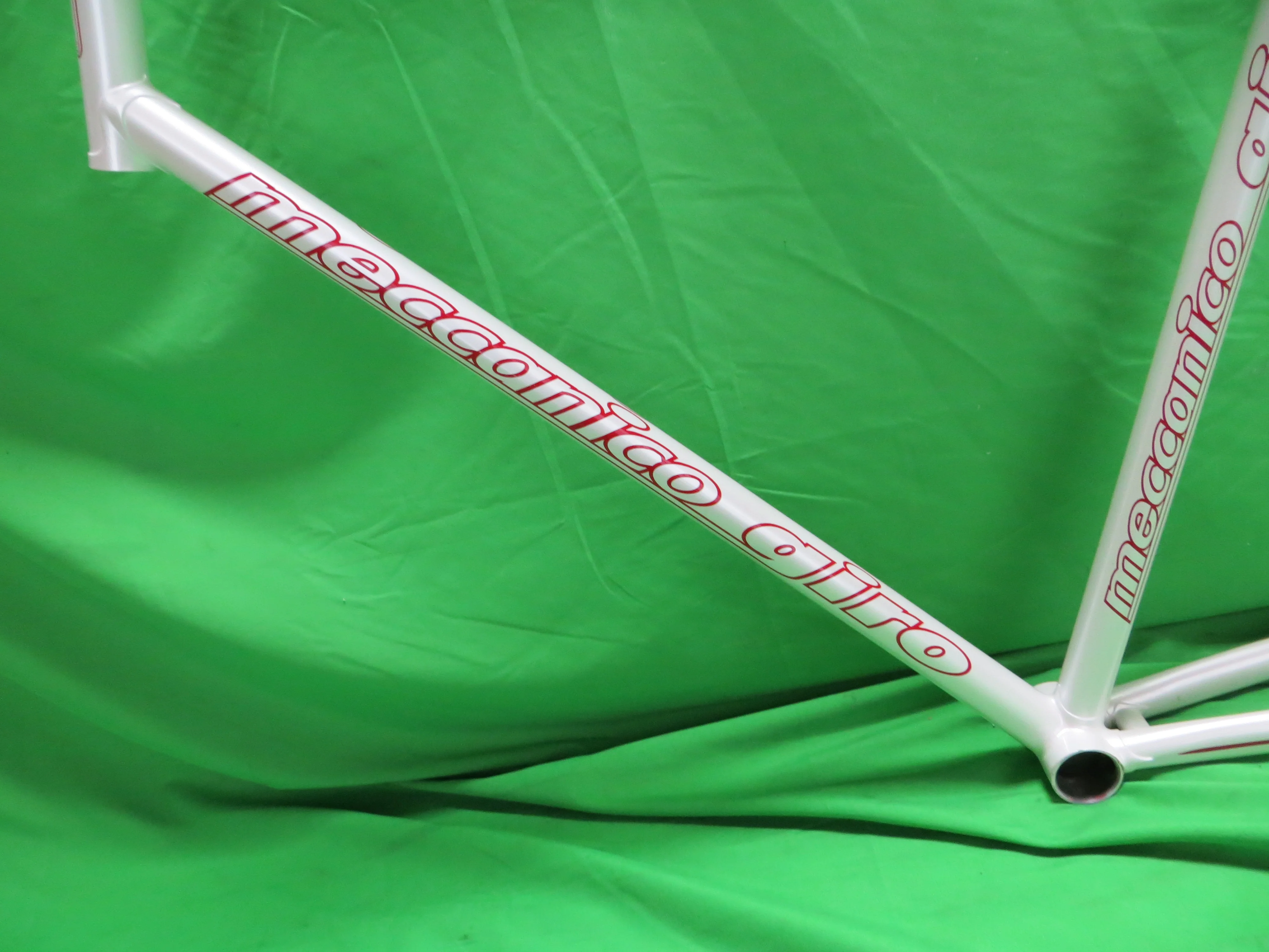 Giro // White // 52.5cm // For Repairs - Image 4