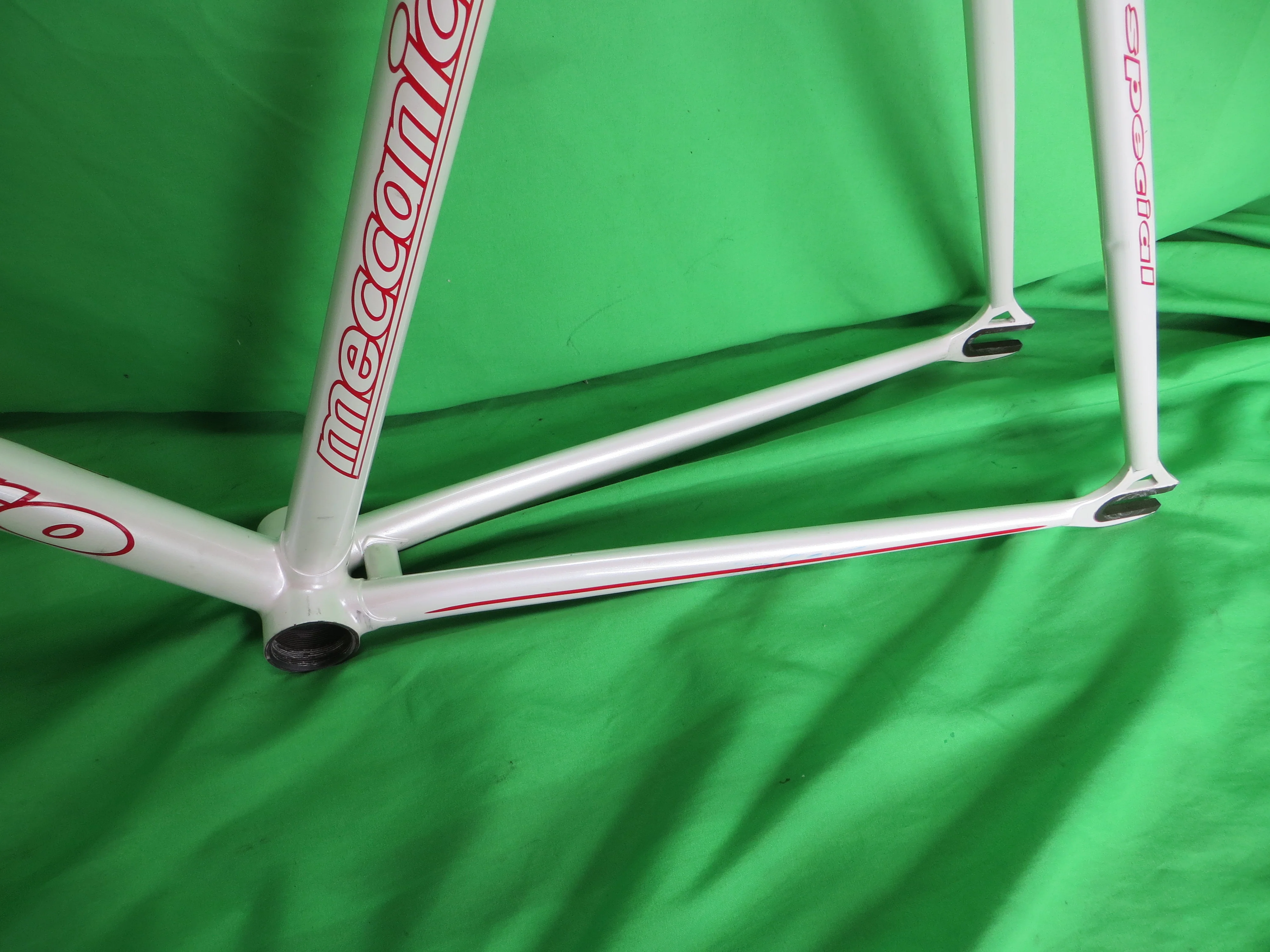 Giro // White // 52cm // For Repairs /260422 - Image 5