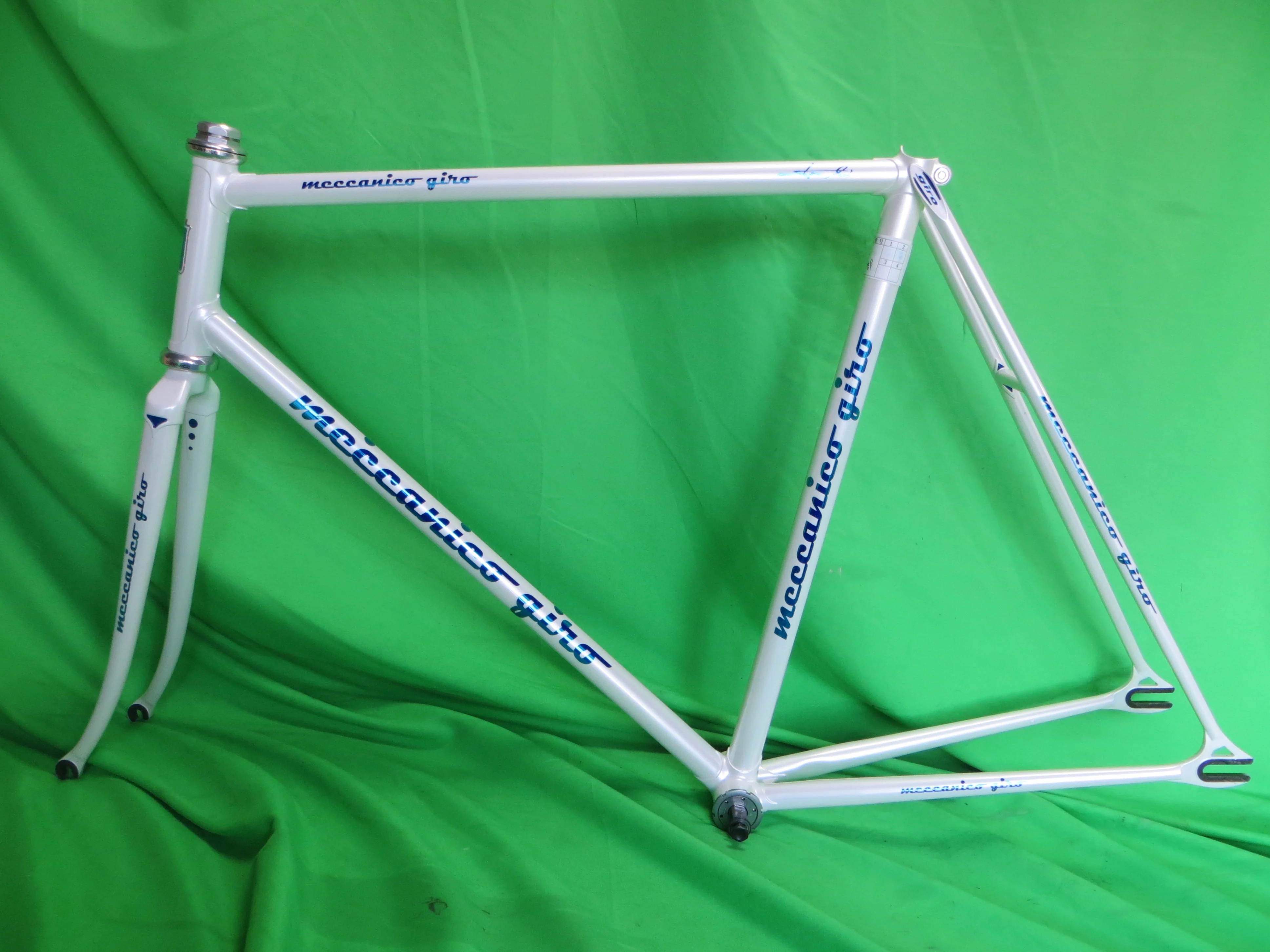 Giro // White // 56cm
