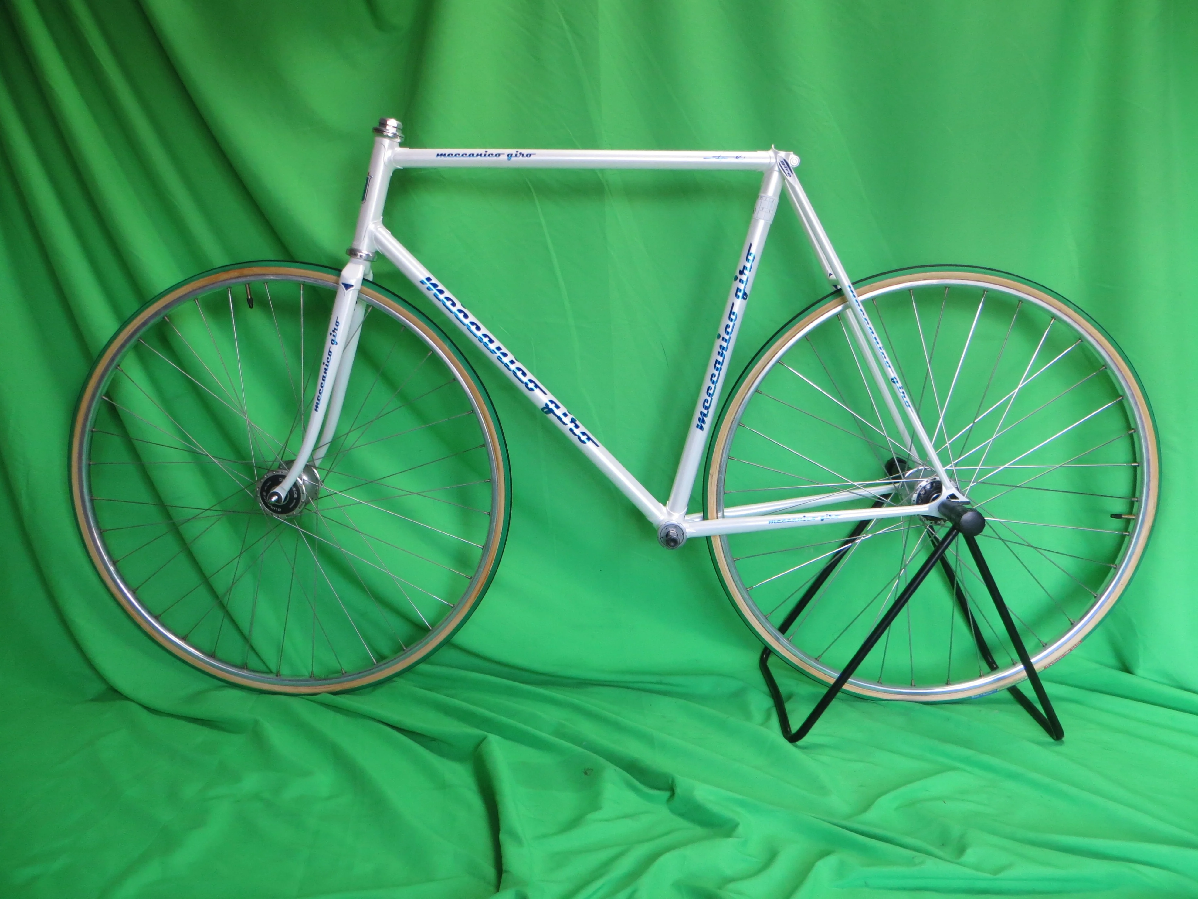 Giro // White // 56cm - Image 18