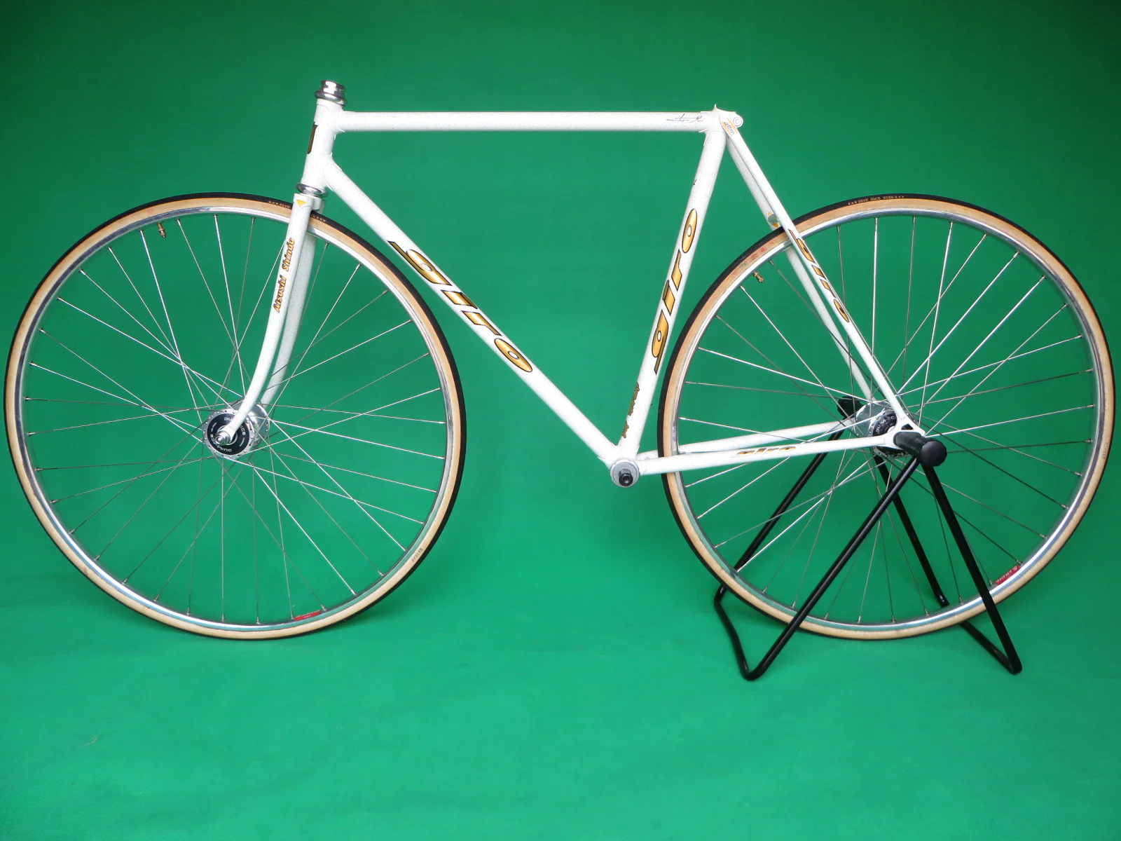 Giro White/Gold Flake {52cm} - Image 6