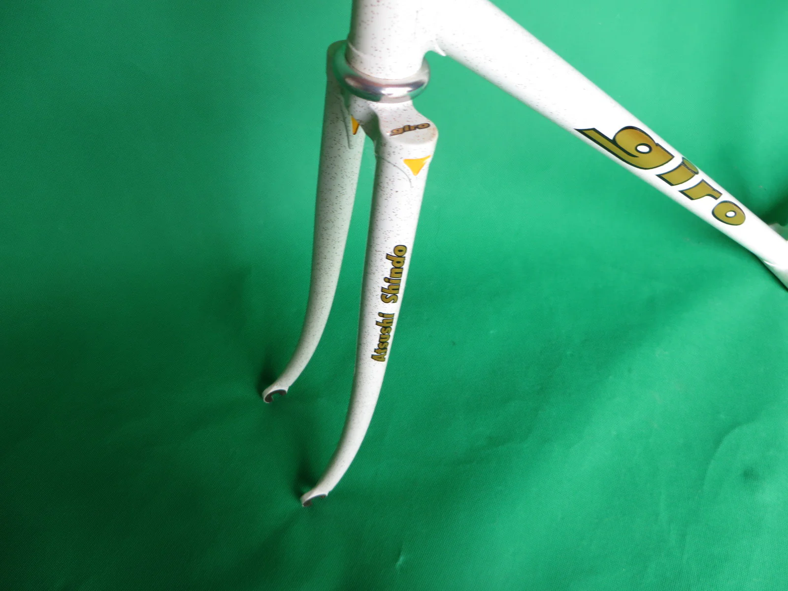 Giro White/Gold Flake {52cm} - Image 8