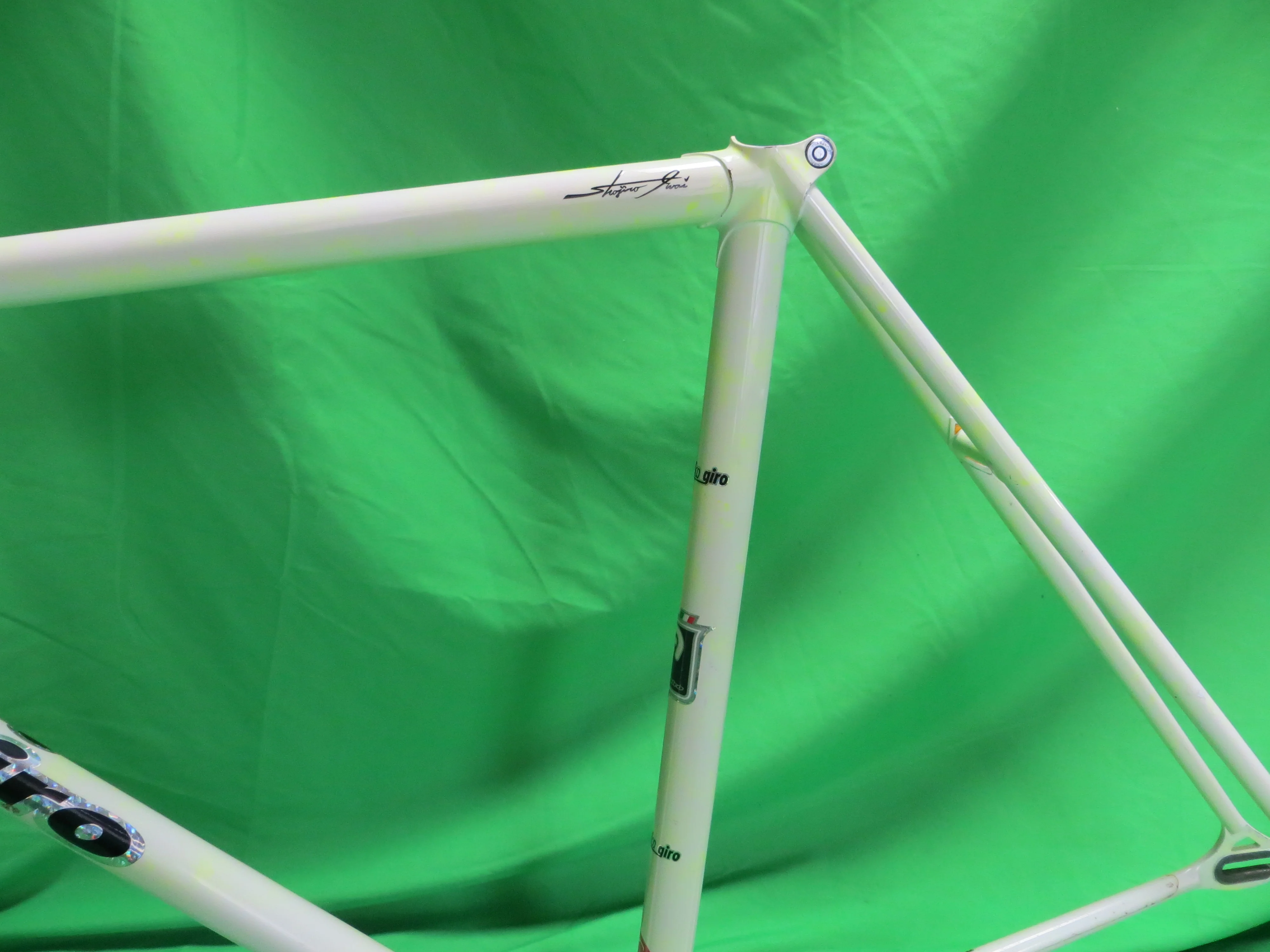GIRO // White / Neon Yellow Marble Finish // 52cm - Image 3