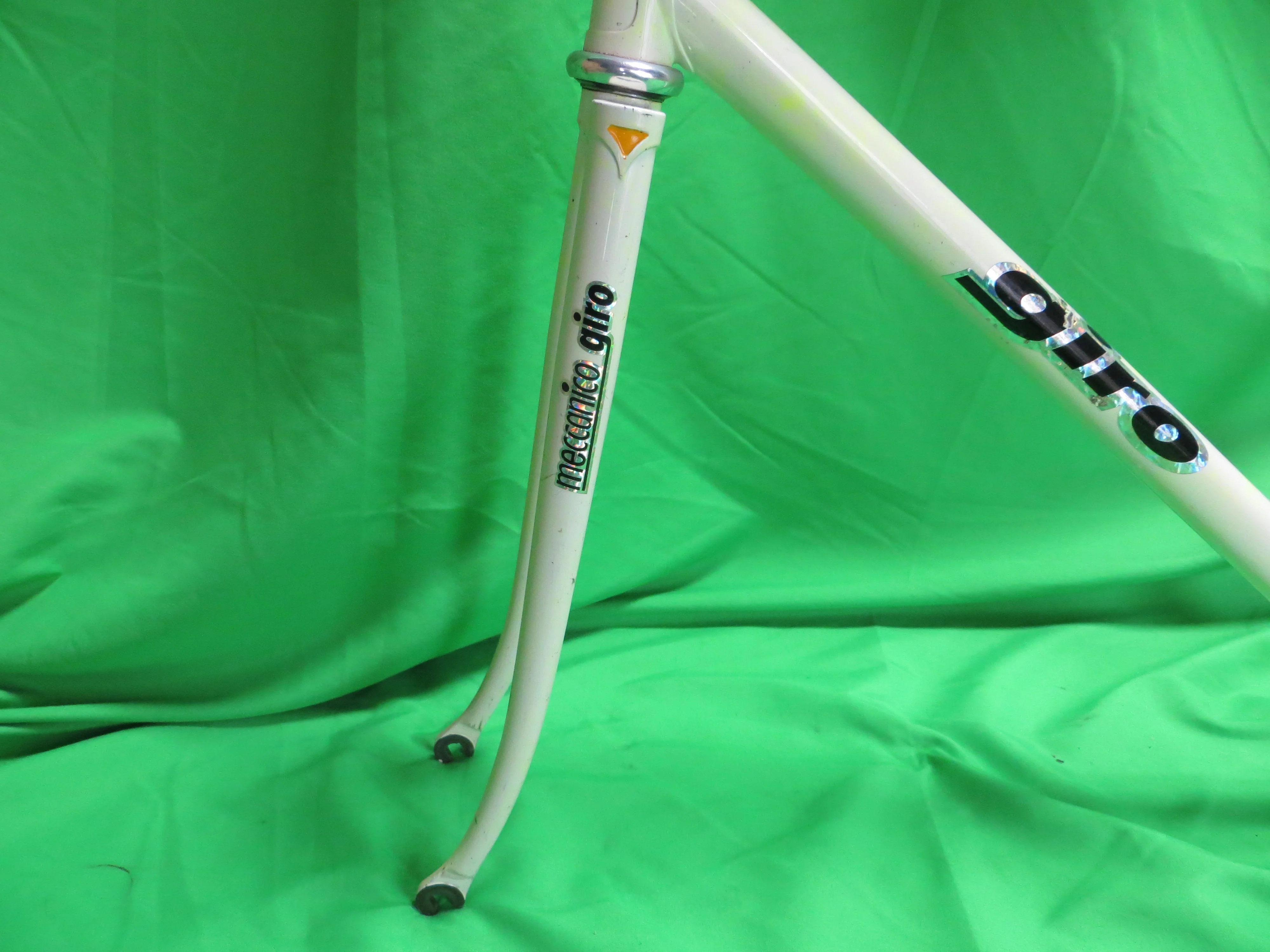 GIRO // White / Neon Yellow Marble Finish // 52cm - Image 4