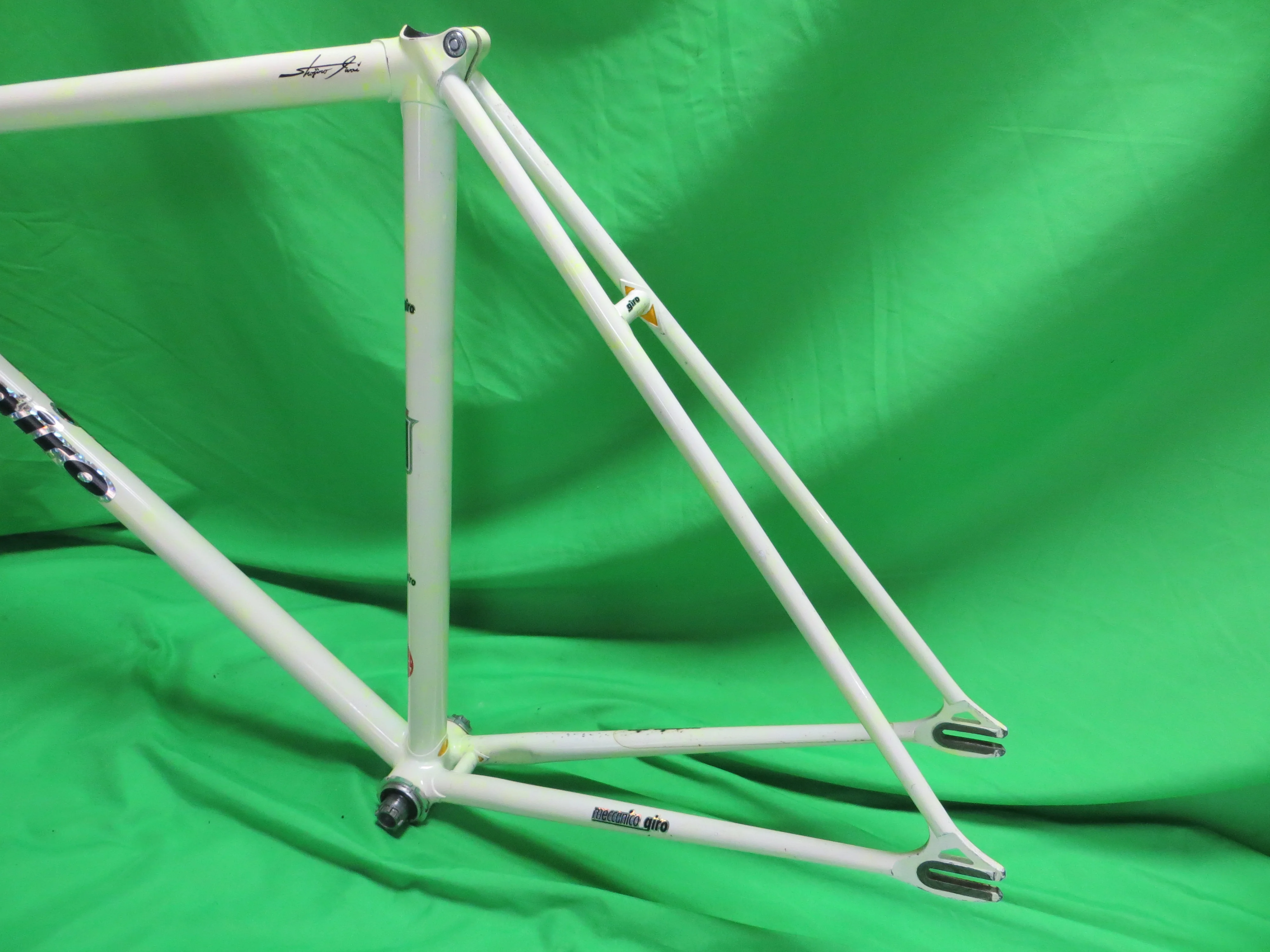 GIRO // White / Neon Yellow Marble Finish // 52cm - Image 9