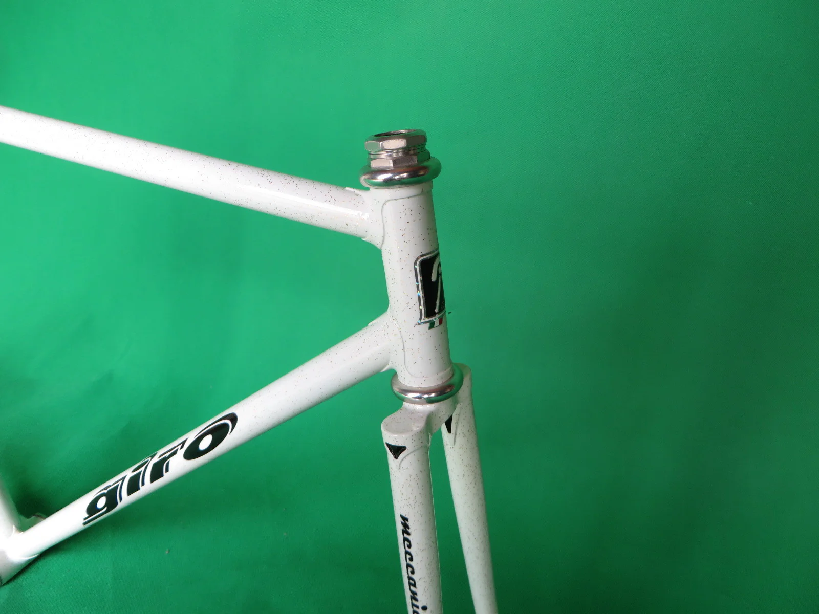 Giro White w Gold flake #4 (52.5cm) - Image 7
