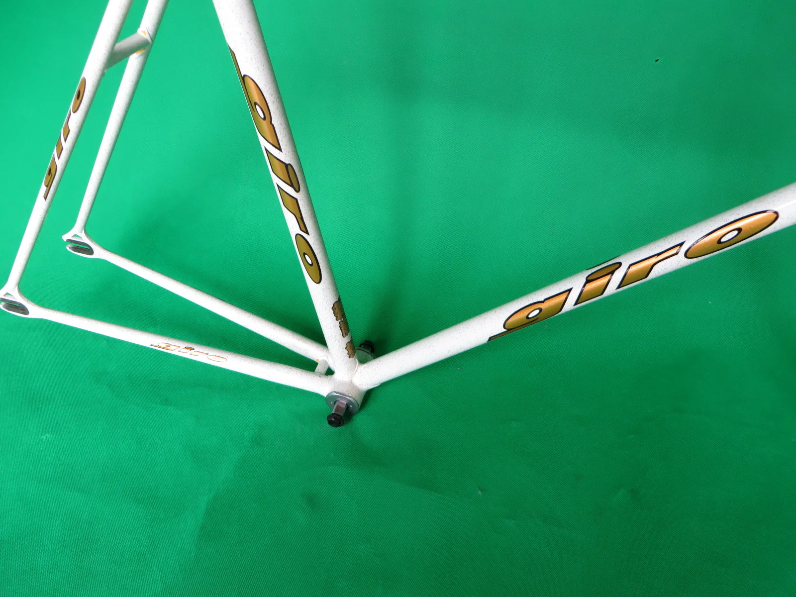 Giro White w Gold flake #3 (52.5cm) - Image 10