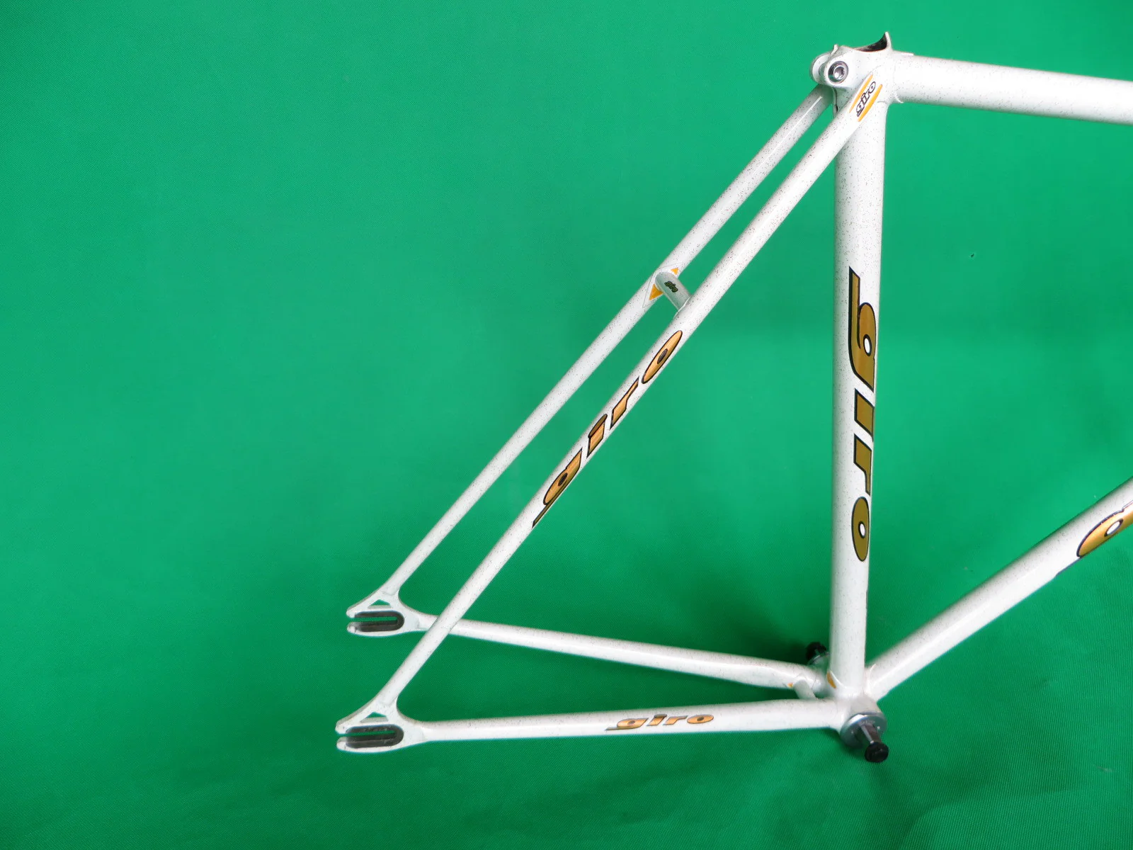 Giro White w Gold flake #3 (52.5cm) - Image 11
