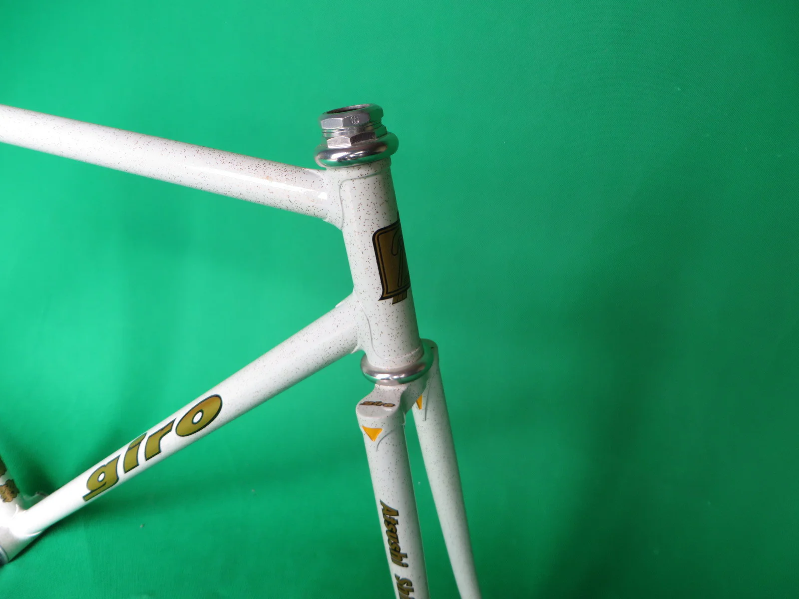 Giro White w Gold flake #3 (52.5cm) - Image 7