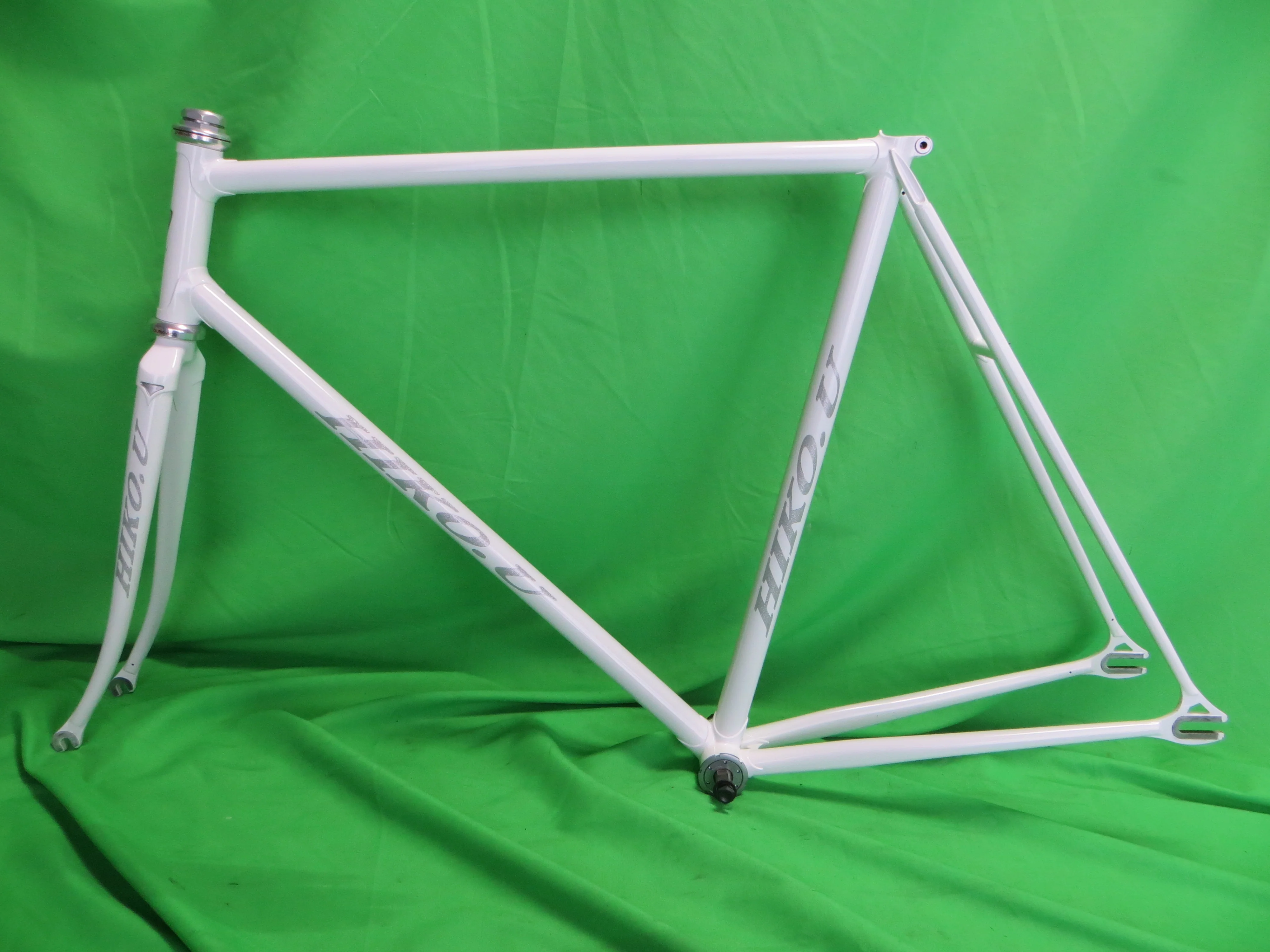 Hiko // White // 55.5cm