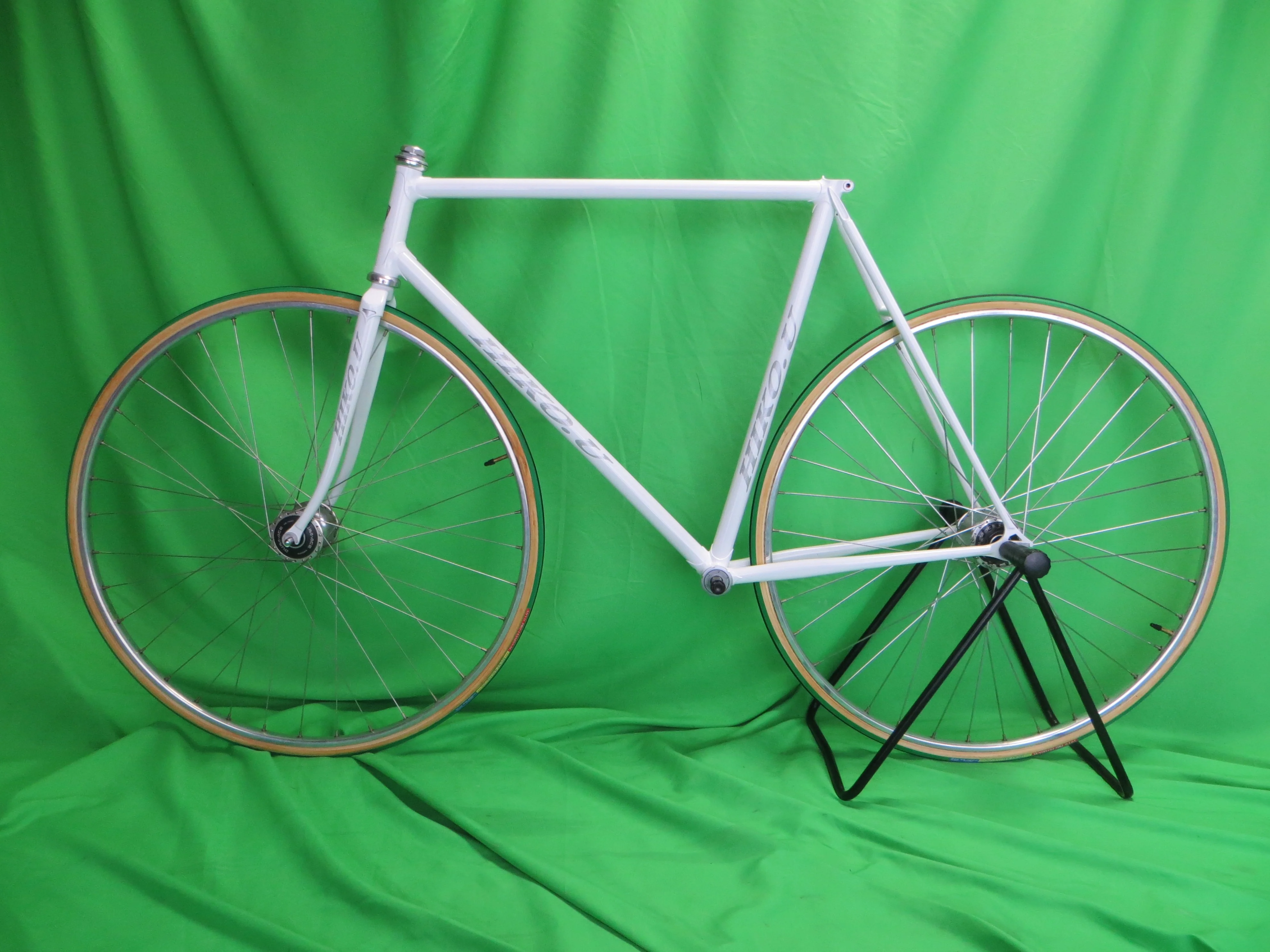 Hiko // White // 55.5cm - Image 16