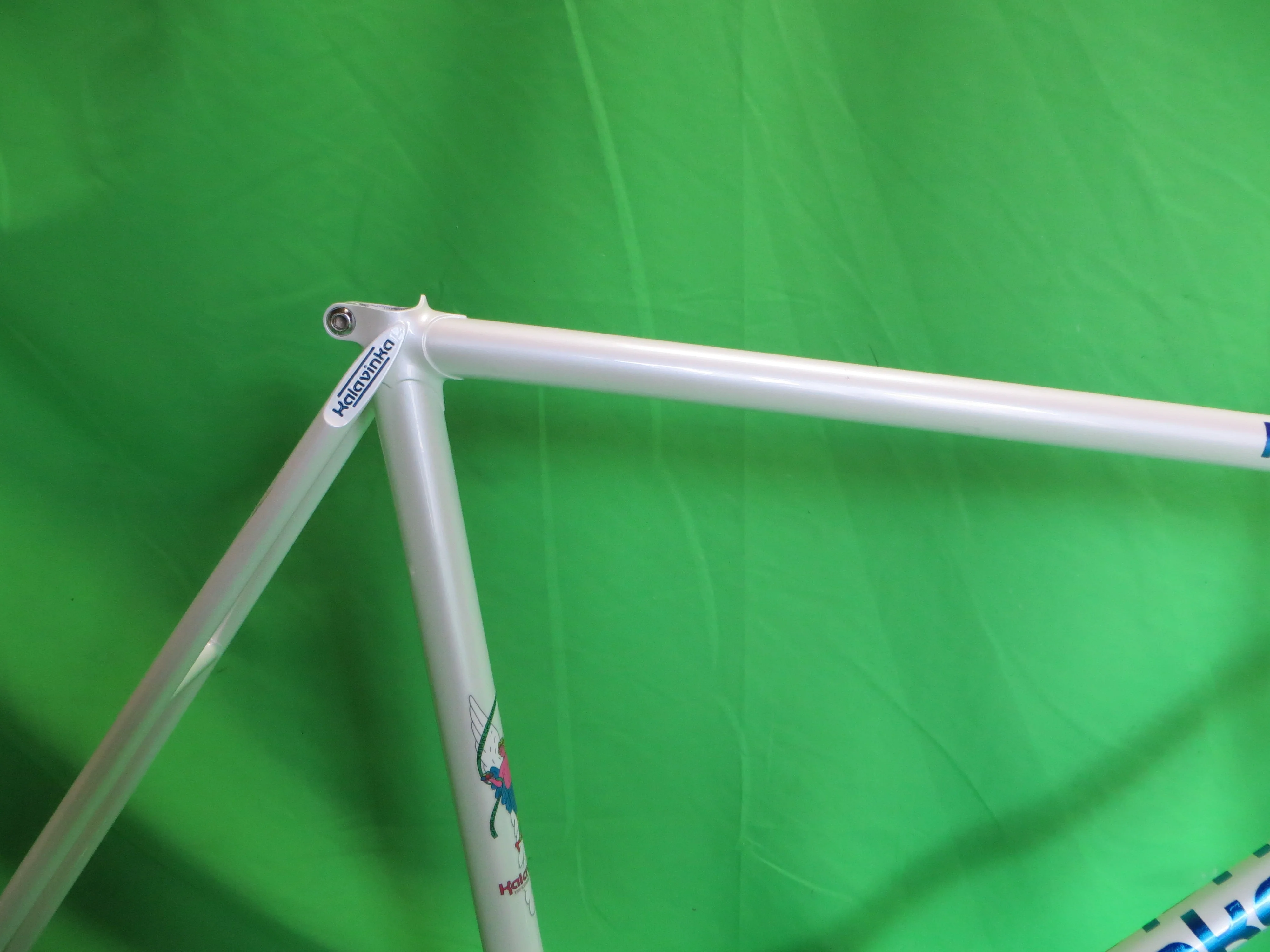 Kalavinka // White // 56.5cm - Image 12