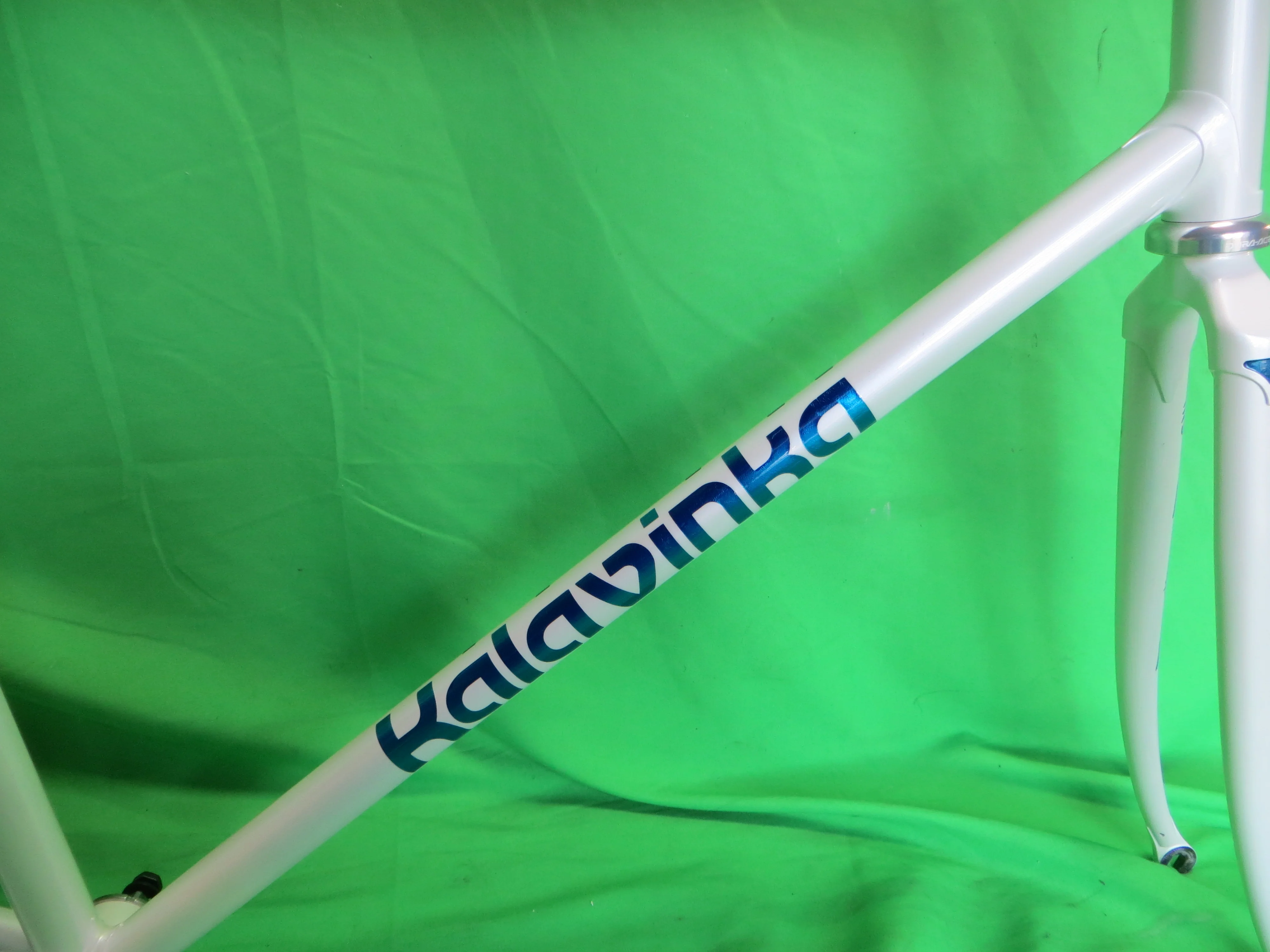 Kalavinka // White // 56.5cm - Image 13