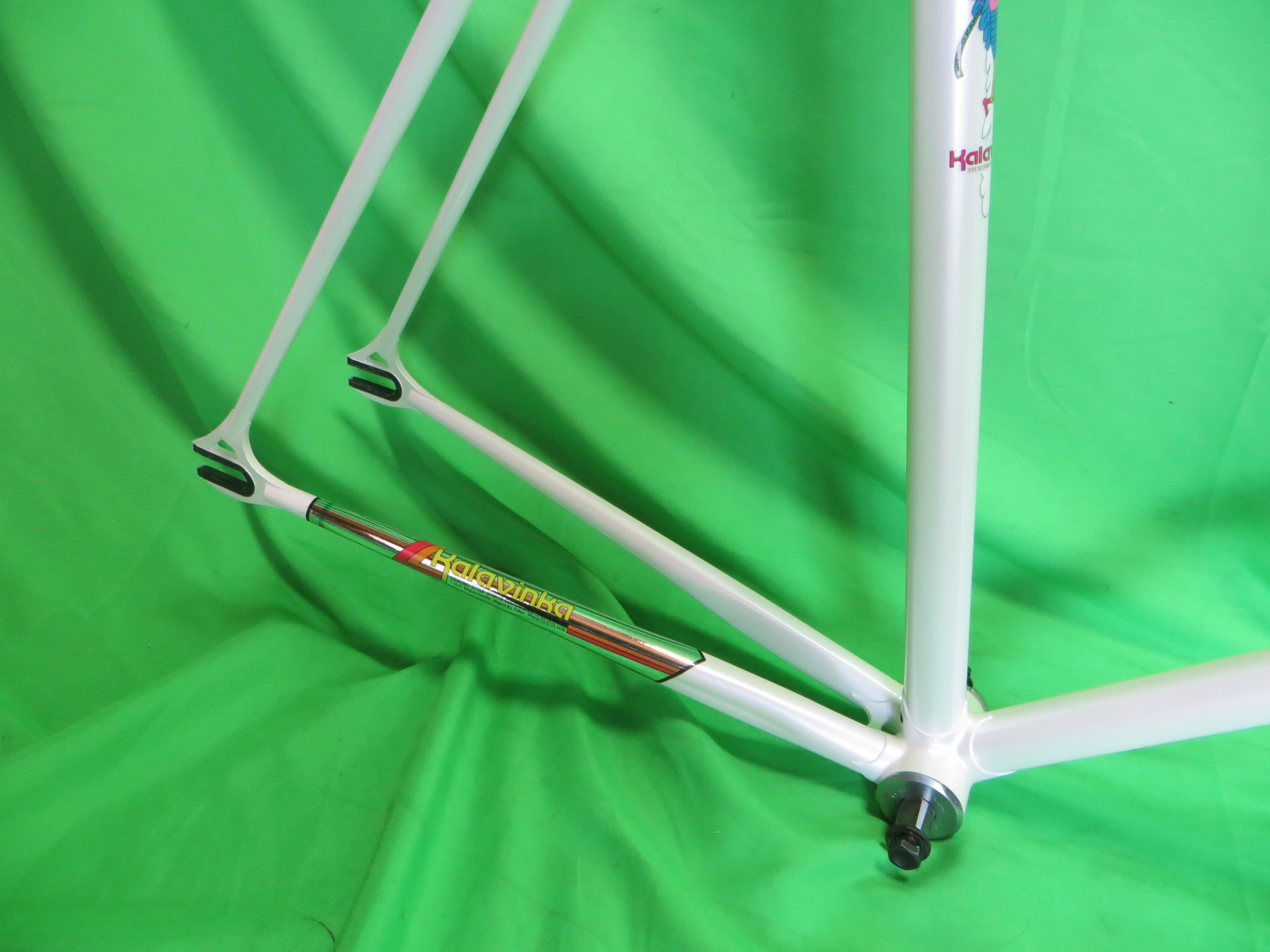 Kalavinka // White // 56.5cm - Image 14
