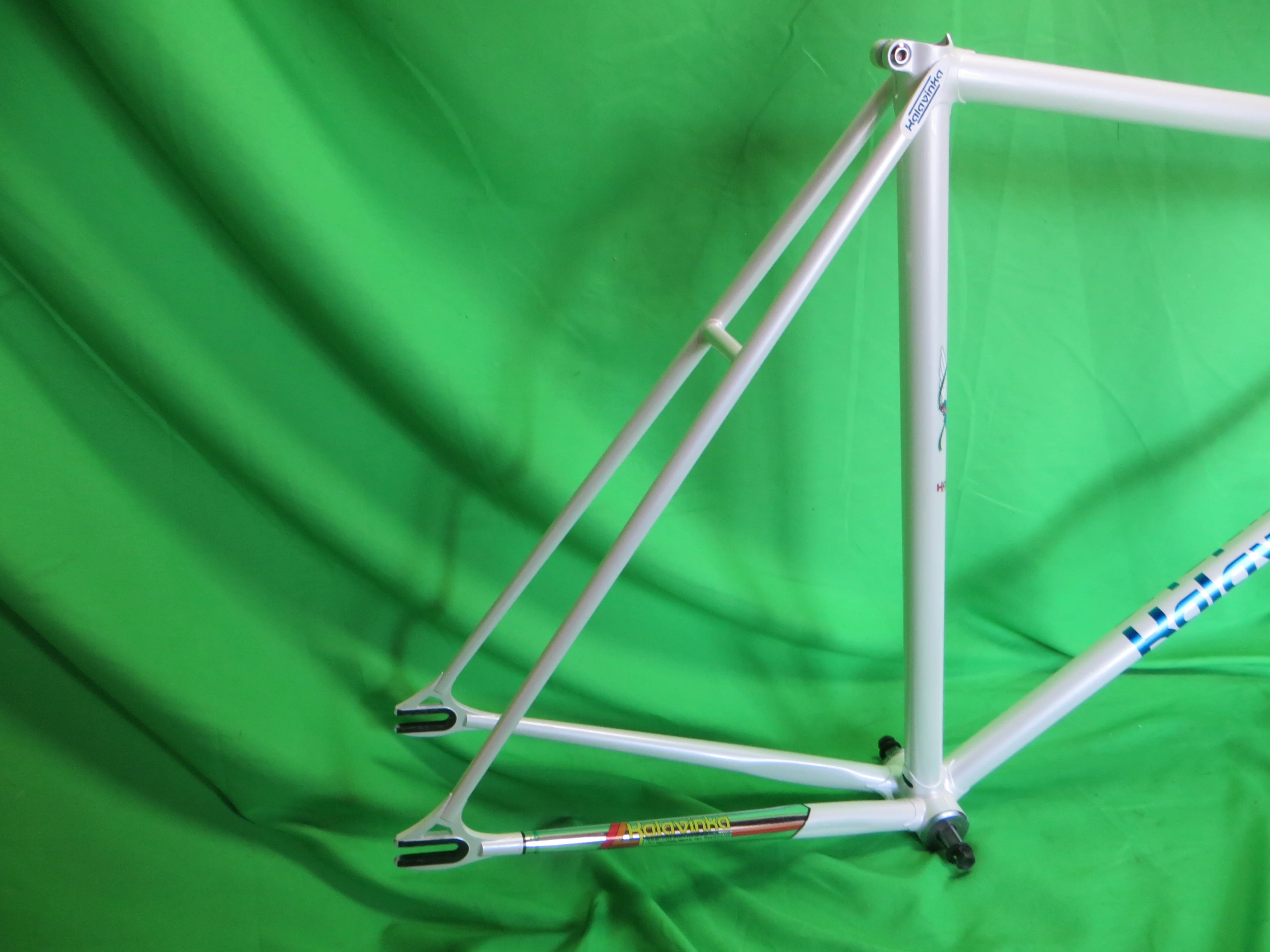 Kalavinka // White // 56.5cm - Image 15