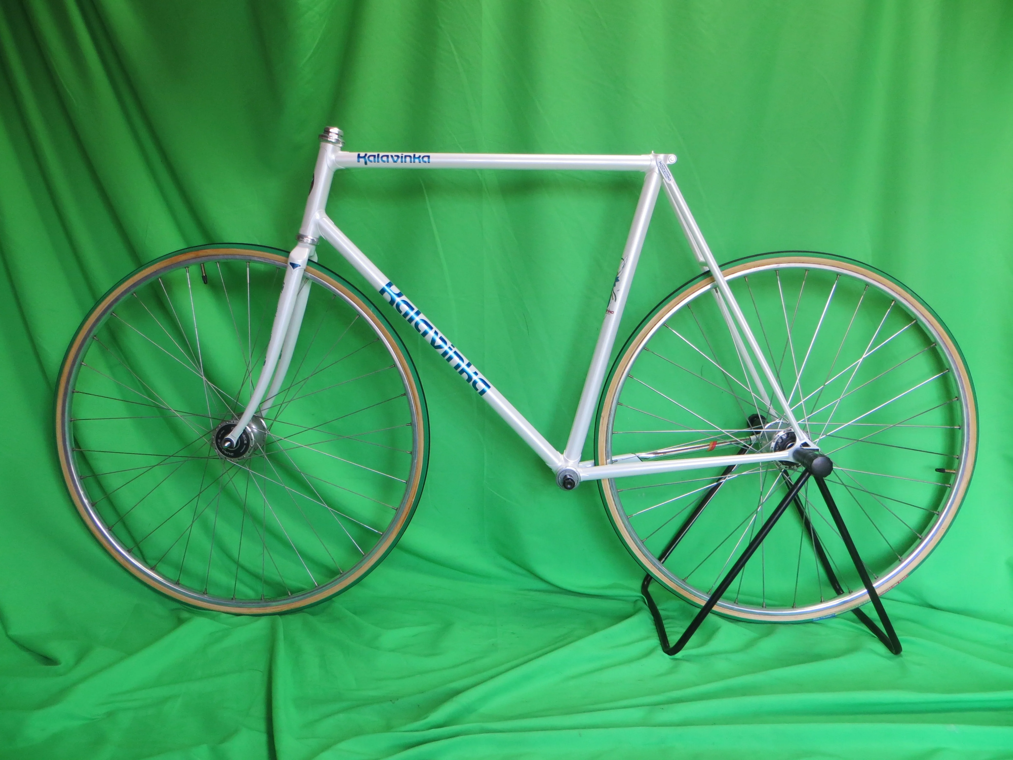Kalavinka // White // 56.5cm - Image 16