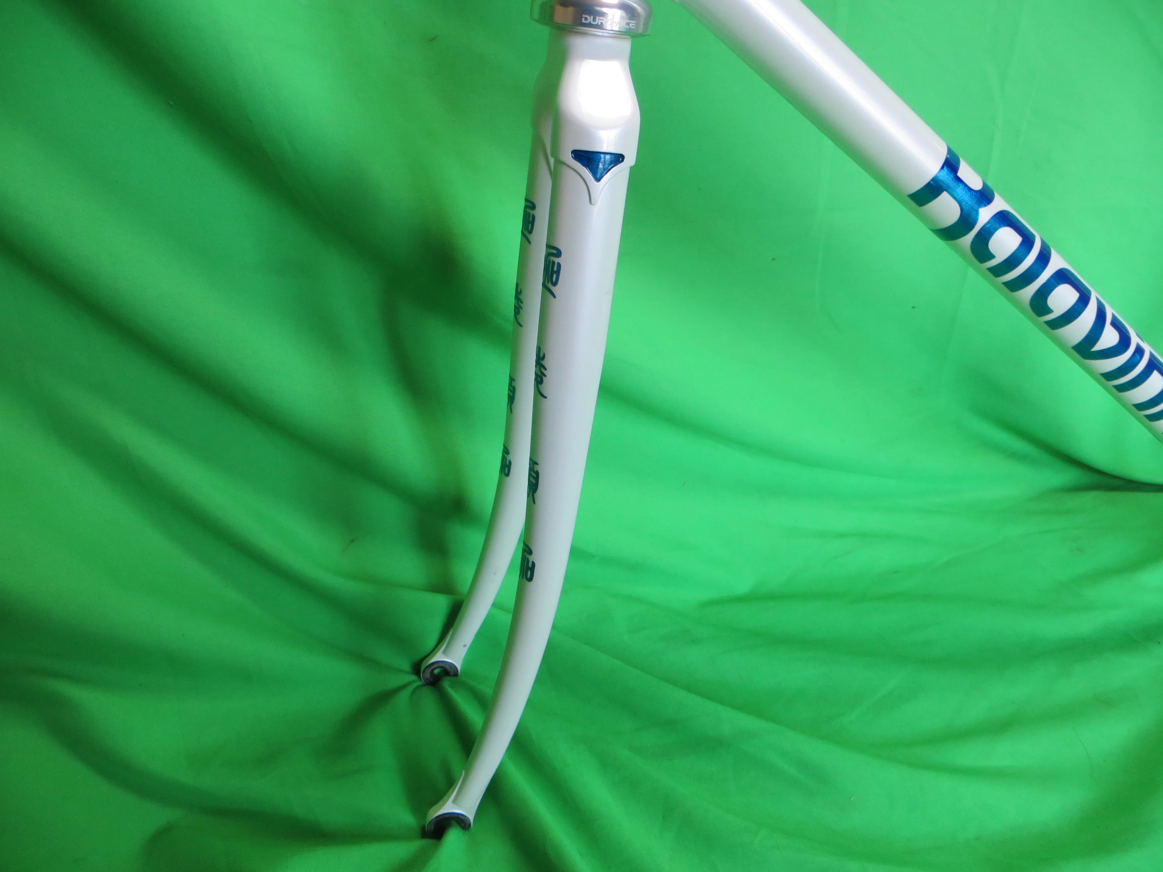 Kalavinka // White // 56.5cm - Image 3