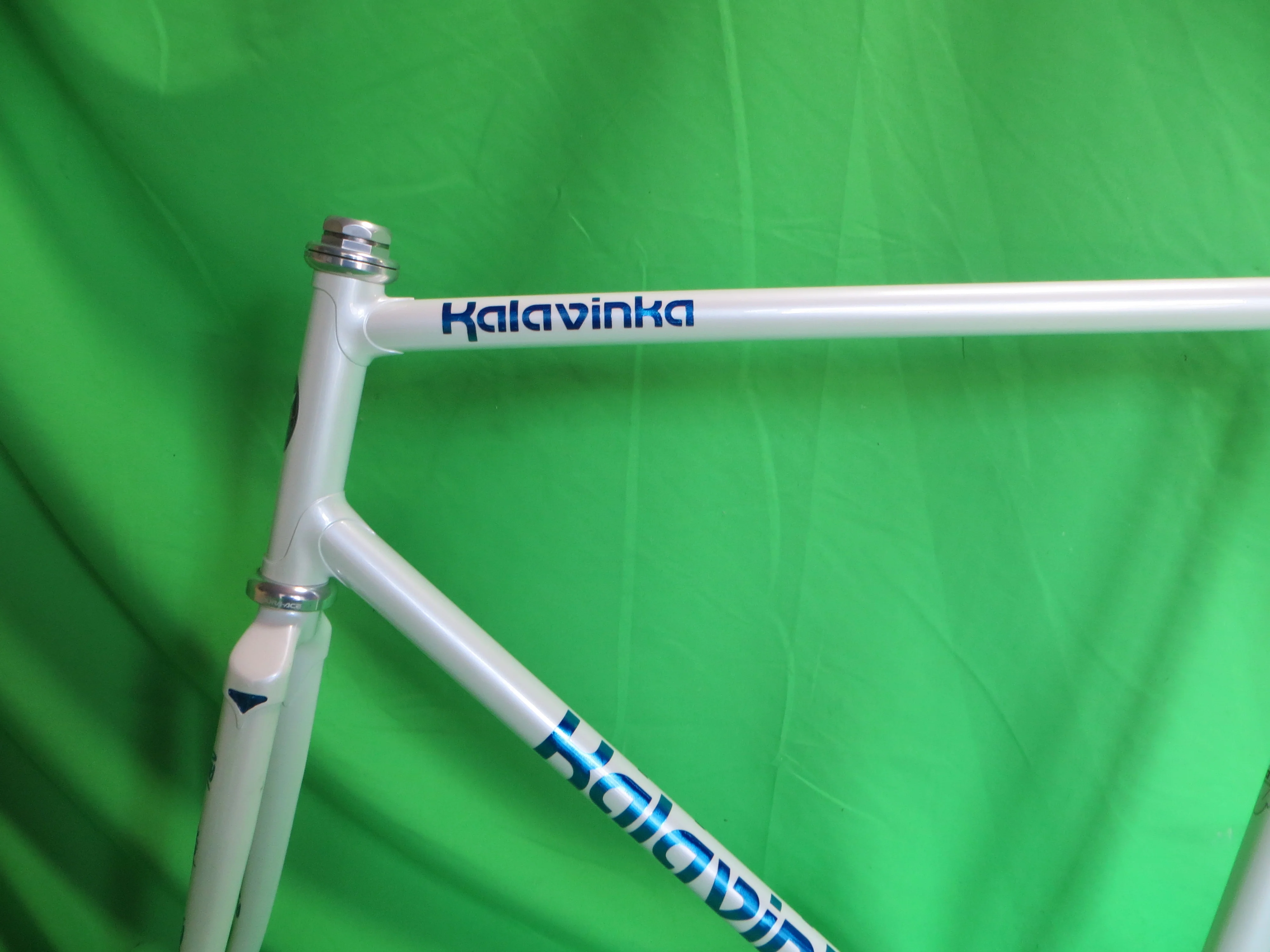 Kalavinka // White // 56.5cm - Image 4