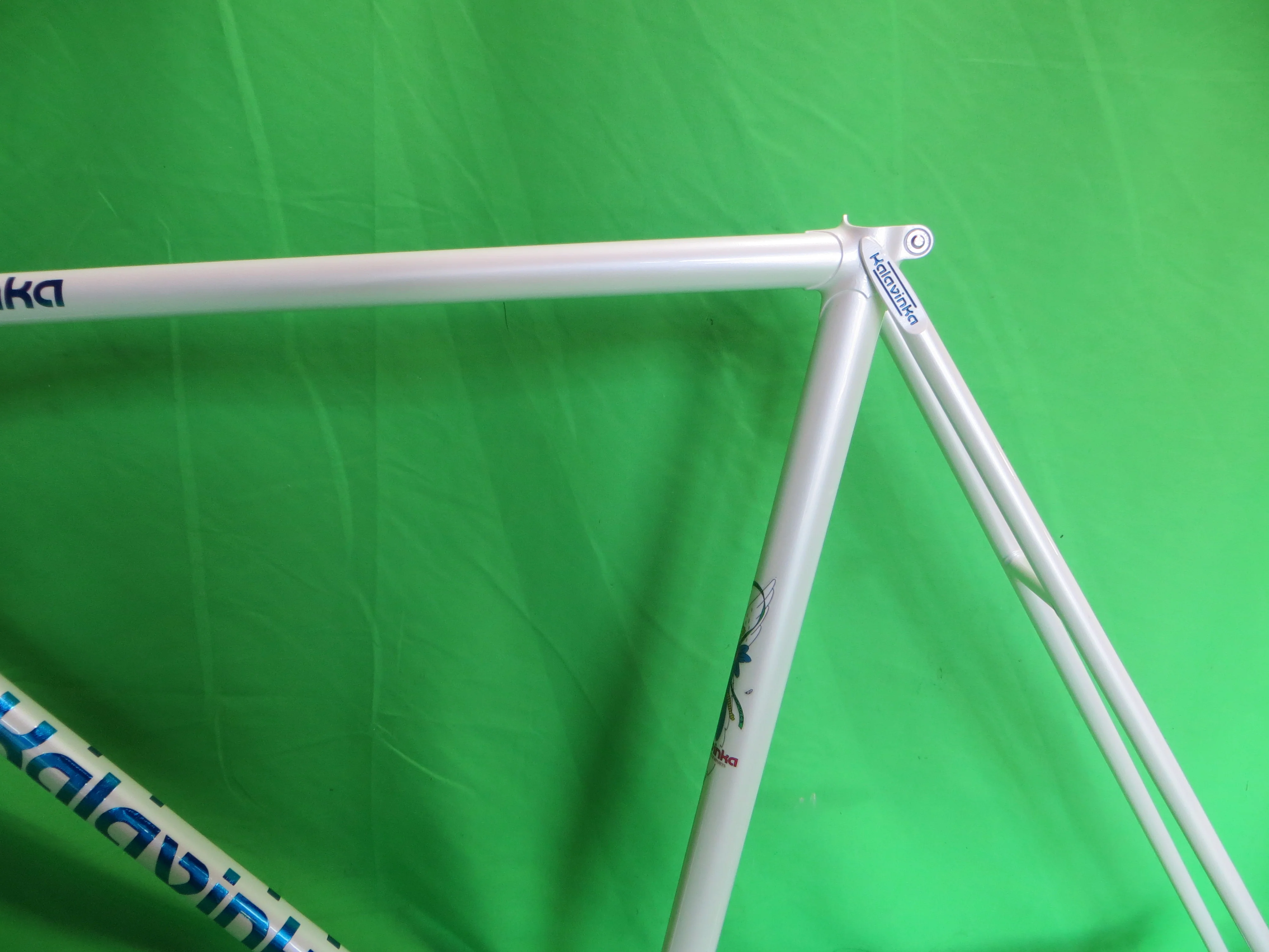 Kalavinka // White // 56.5cm - Image 5