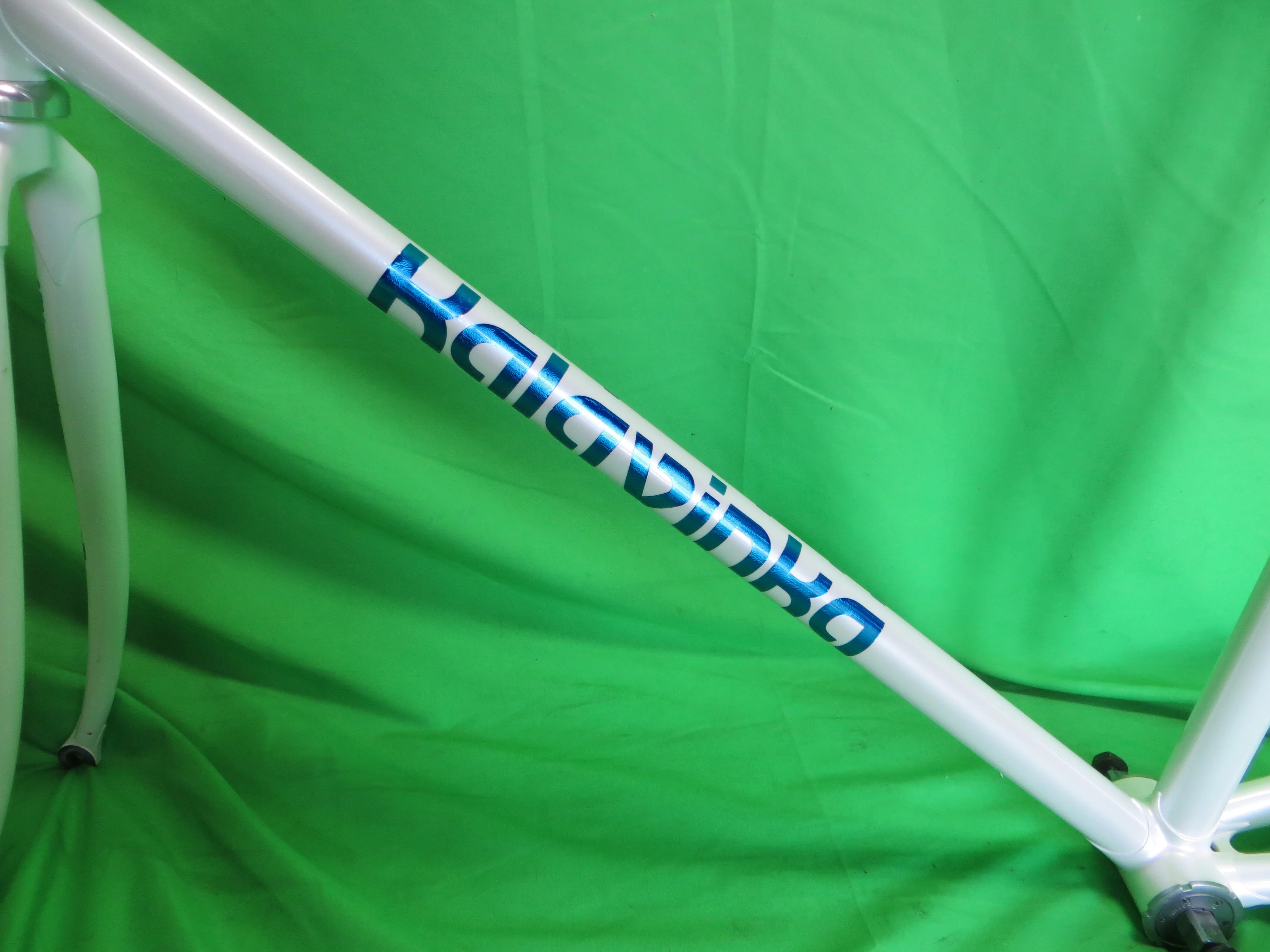 Kalavinka // White // 56.5cm - Image 6