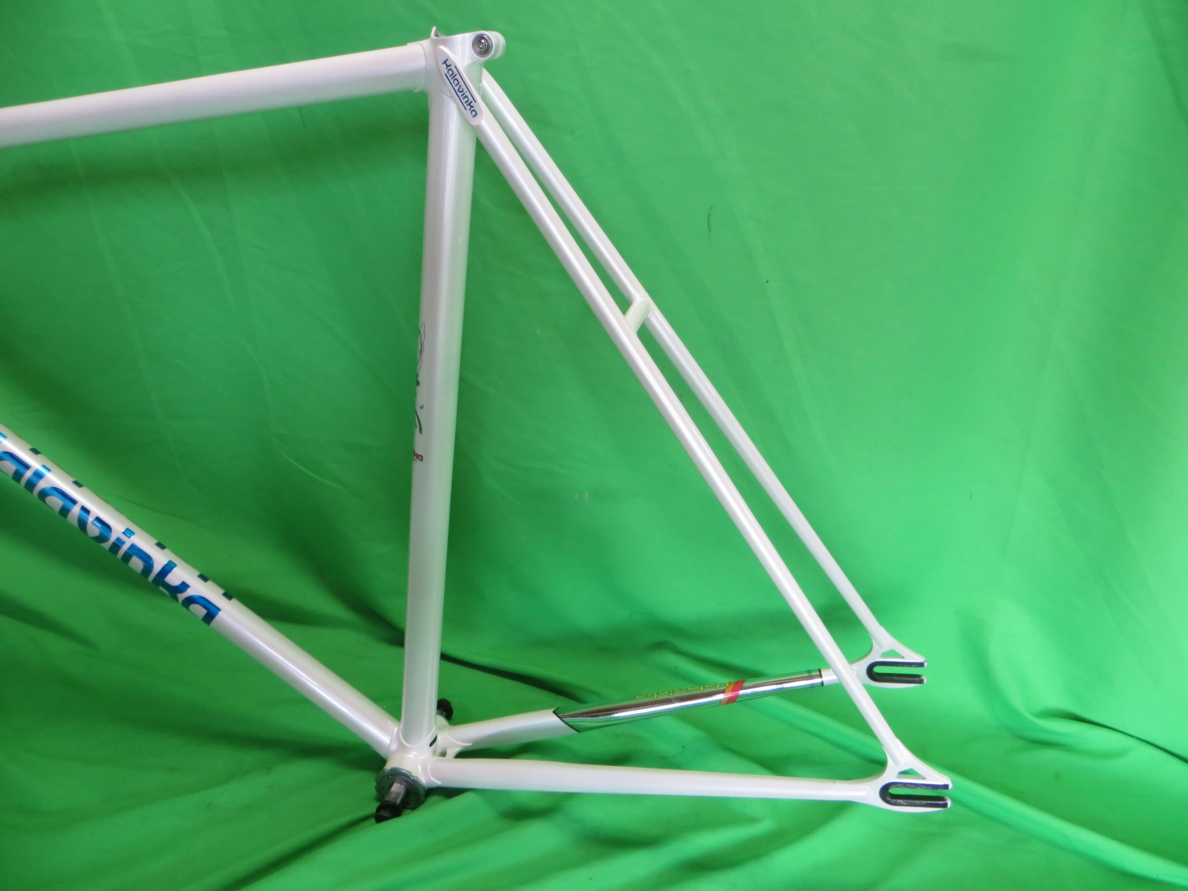 Kalavinka // White // 56.5cm - Image 8