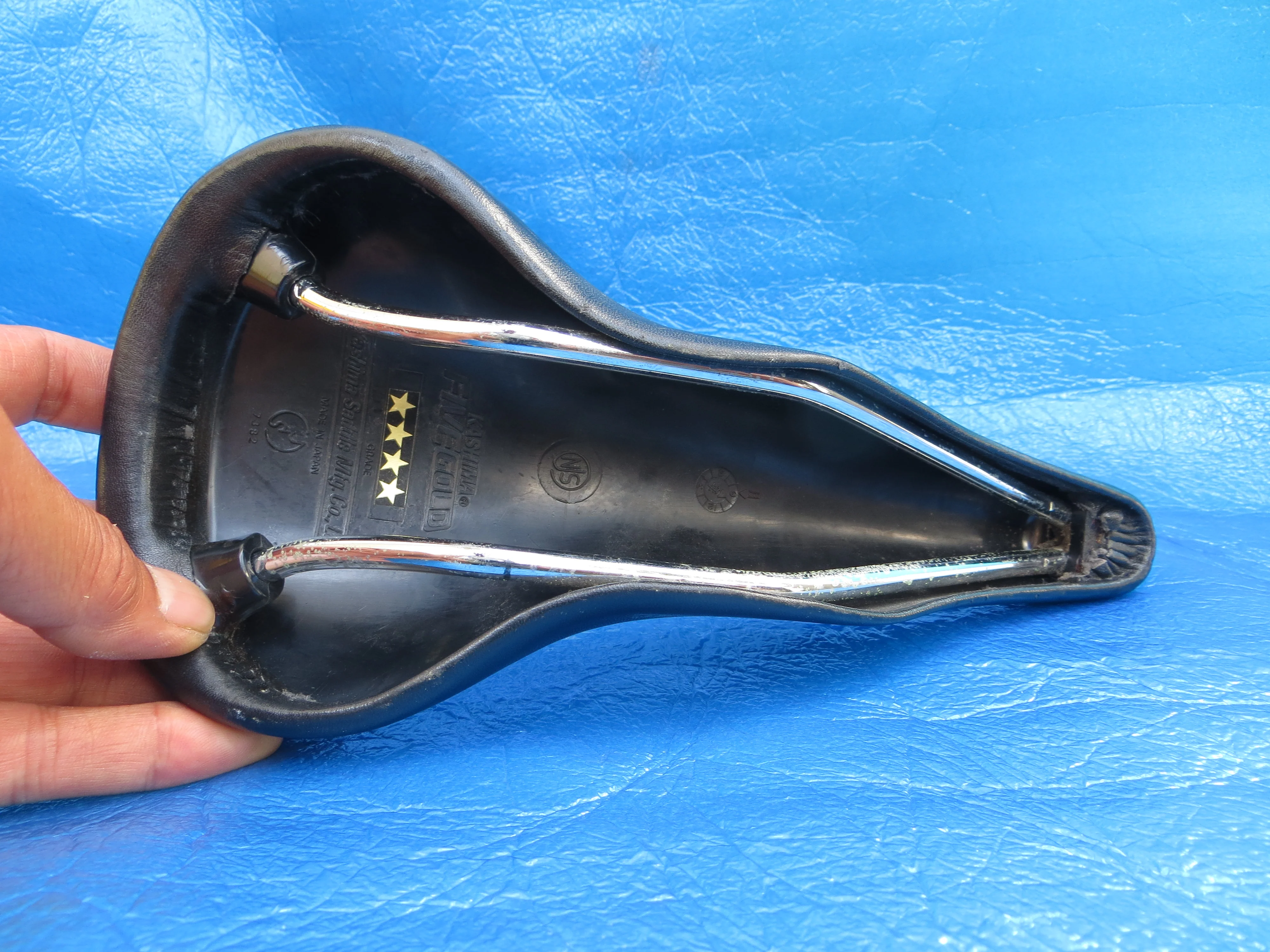 Kashima Five Gold FG-4P 44mm NJS Unpadded Saddle  (23081002) - Image 5