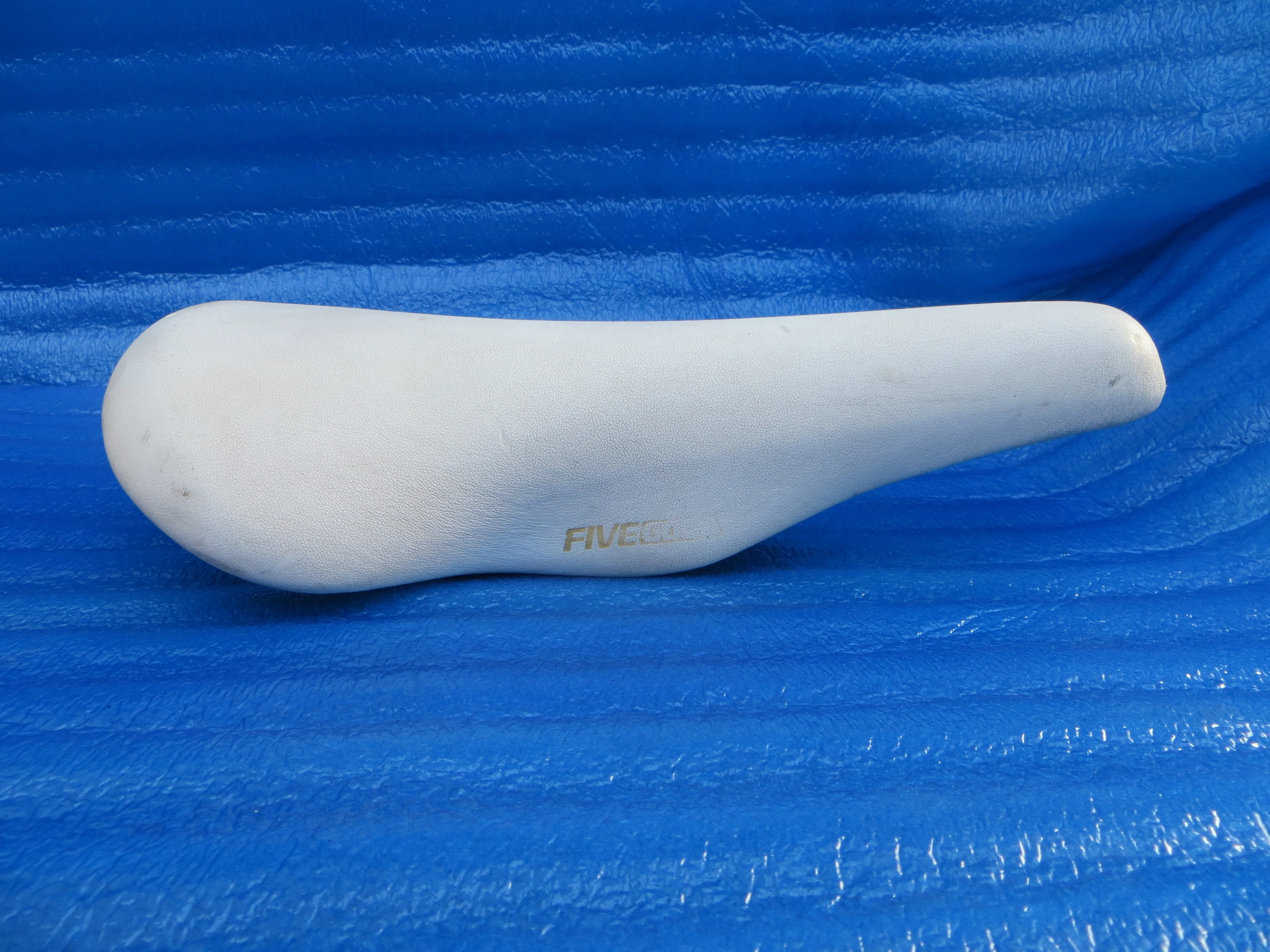 Kashima Five Gold FG-4P 44mm NJS Unpadded Saddle  (26011605)