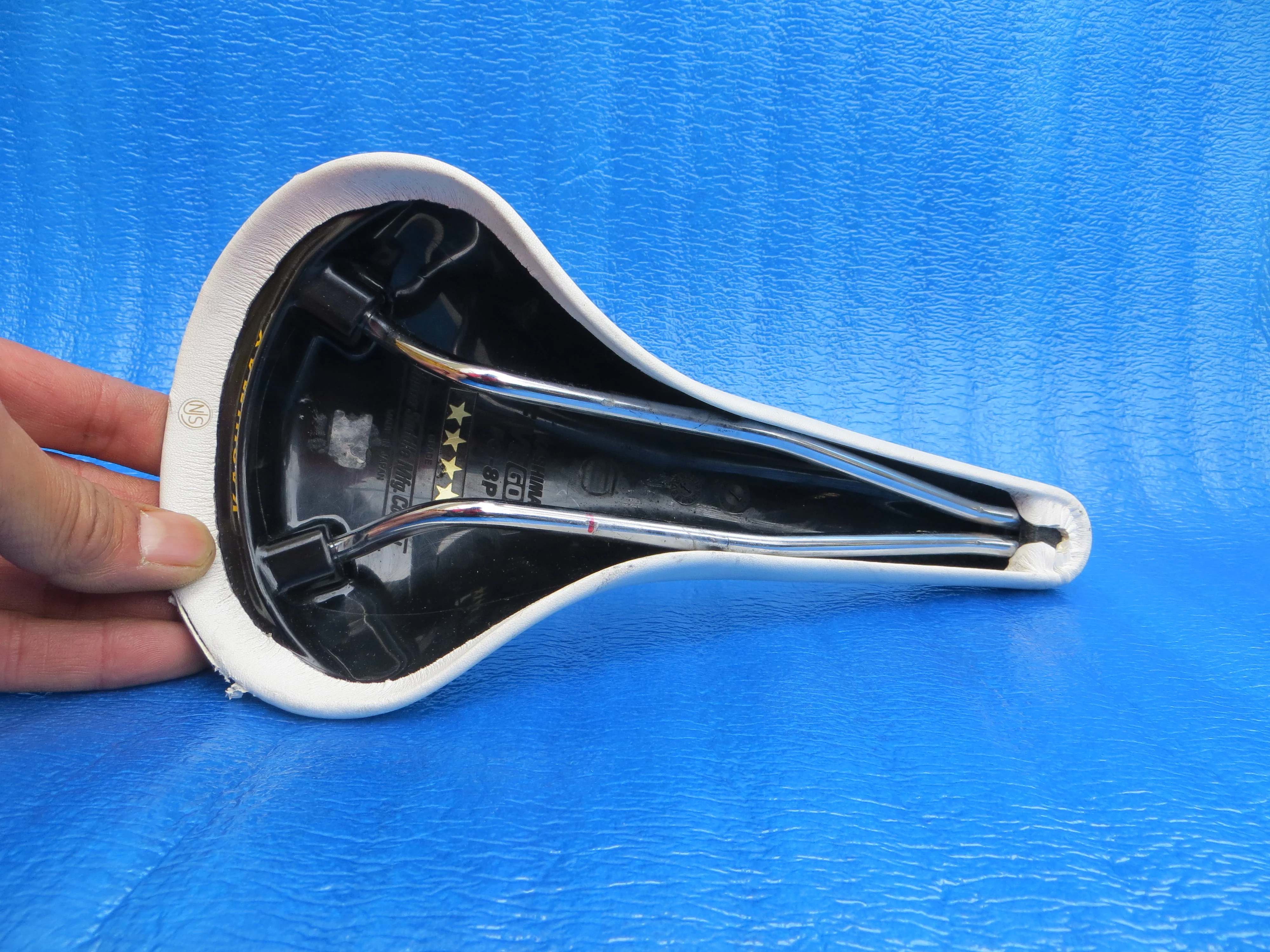 Kashima Five Gold FG-8P 30mm NJS Unpadded Saddle (26040901) - Image 5