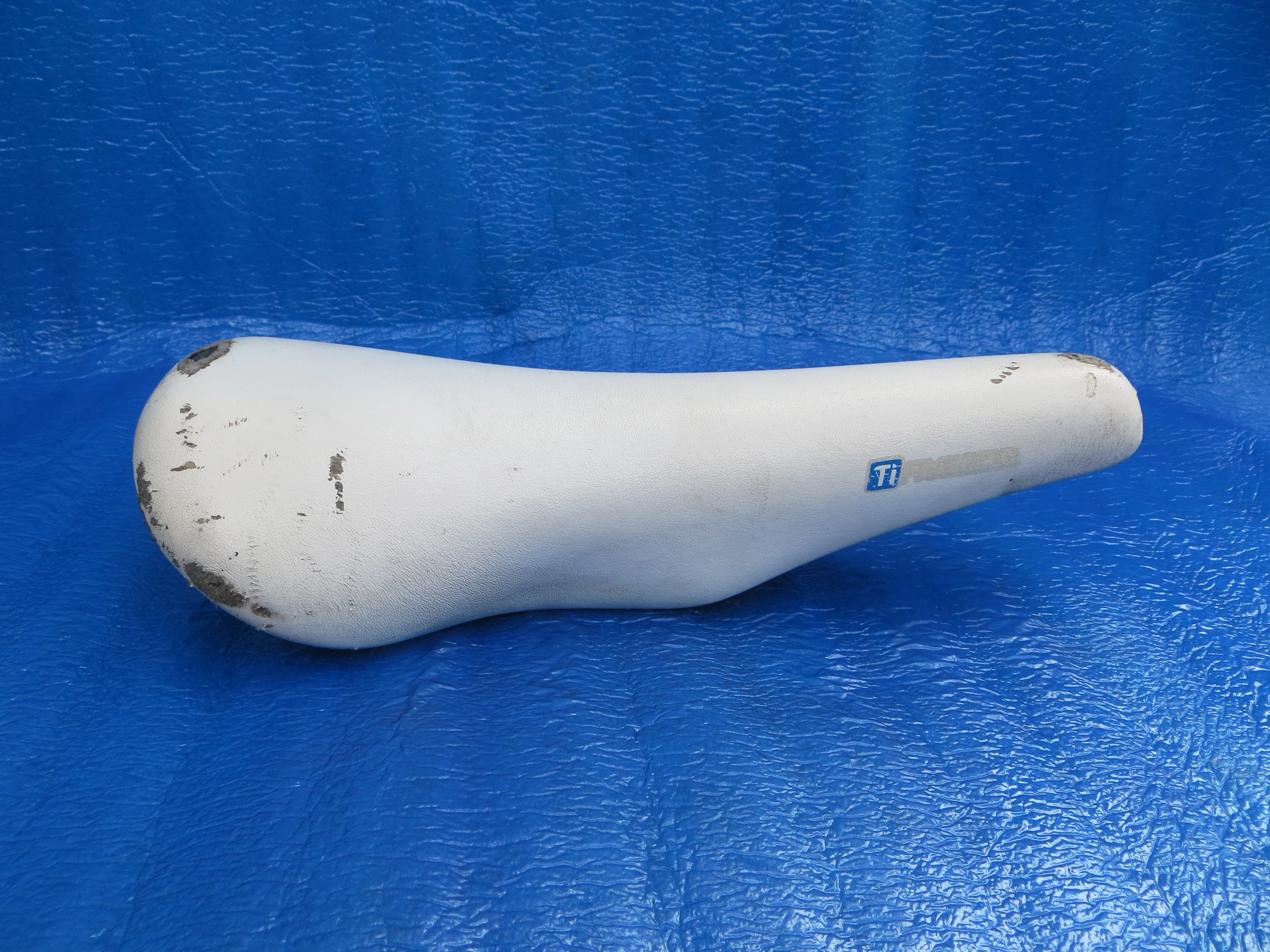 Kashima TITANIUM Five Gold FG-4P 44mm NJS Unpadded Saddle (26050301)