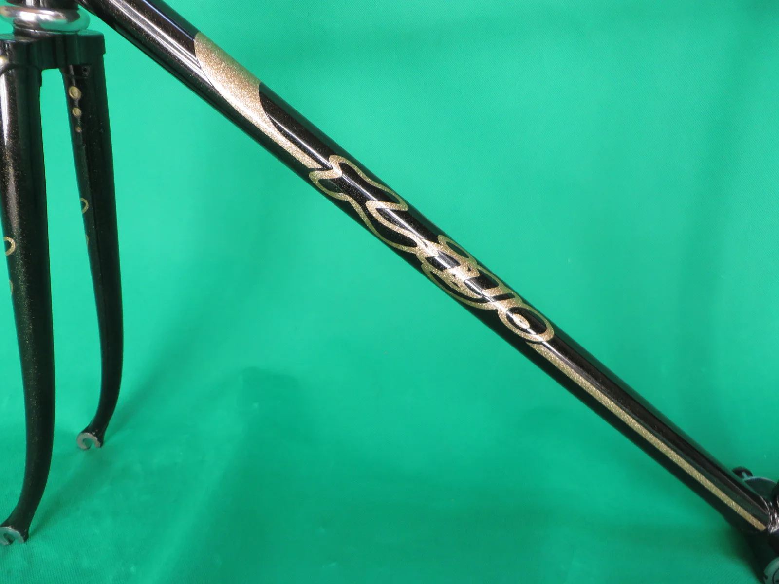 Kiyo Miyazawa // Black with fine gold flake // 51.5cm - Image 6