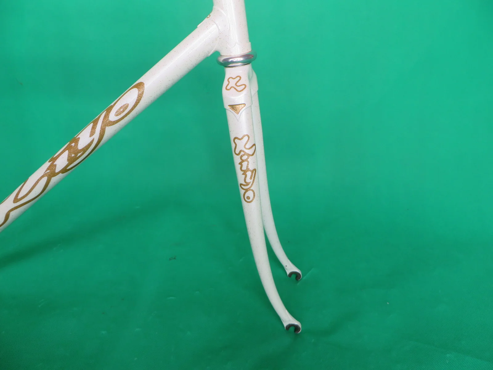 Kiyo Miyazawa // White with Gold Flake// 52.5cm - Image 10