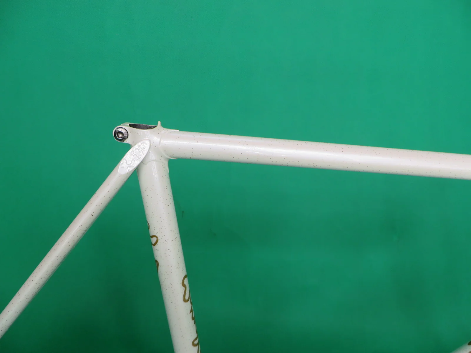 Kiyo Miyazawa // White with Gold Flake// 52.5cm - Image 12