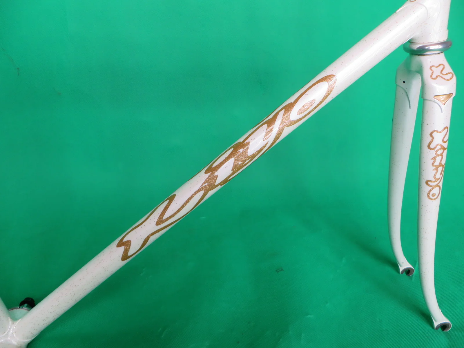 Kiyo Miyazawa // White with Gold Flake// 52.5cm - Image 13