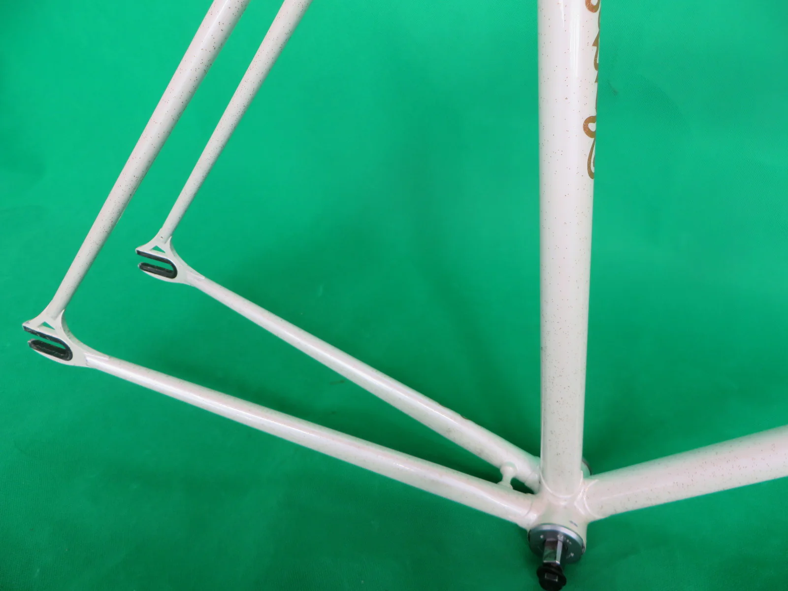 Kiyo Miyazawa // White with Gold Flake// 52.5cm - Image 14