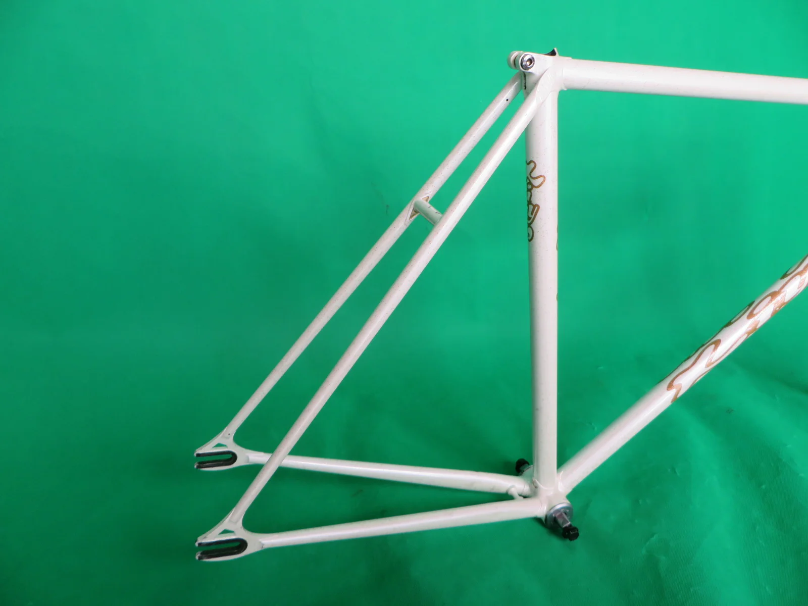 Kiyo Miyazawa // White with Gold Flake// 52.5cm - Image 15