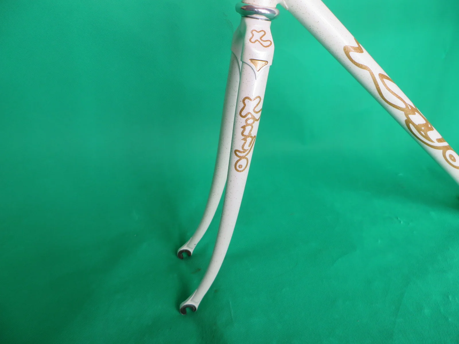 Kiyo Miyazawa // White with Gold Flake// 52.5cm - Image 3