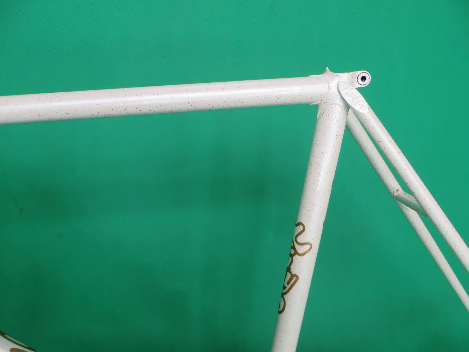 Kiyo Miyazawa // White with Gold Flake// 52.5cm - Image 5